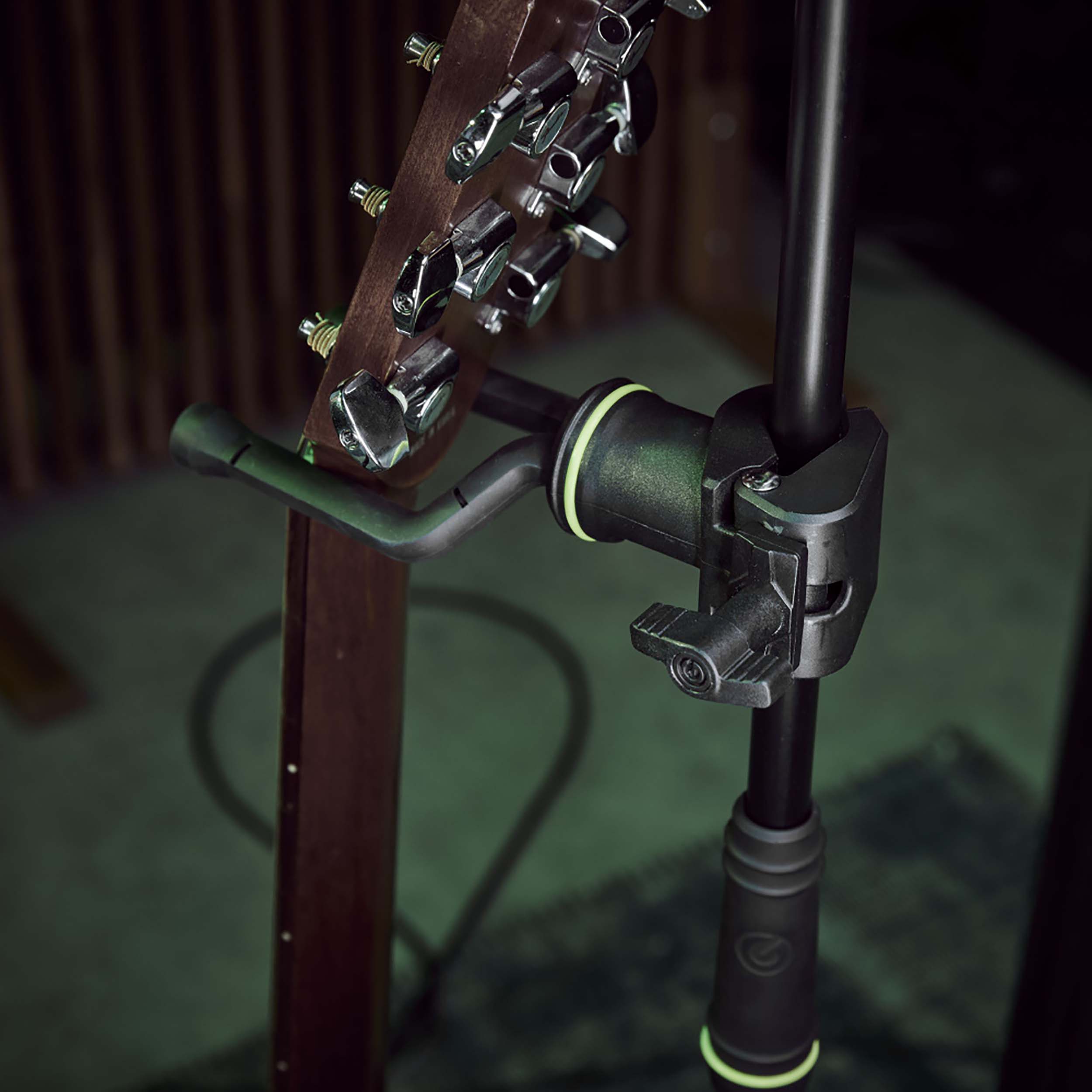 Gravity GS MS 08 Traveler Guitar Holder for Mic and Speaker Stands by Gravity