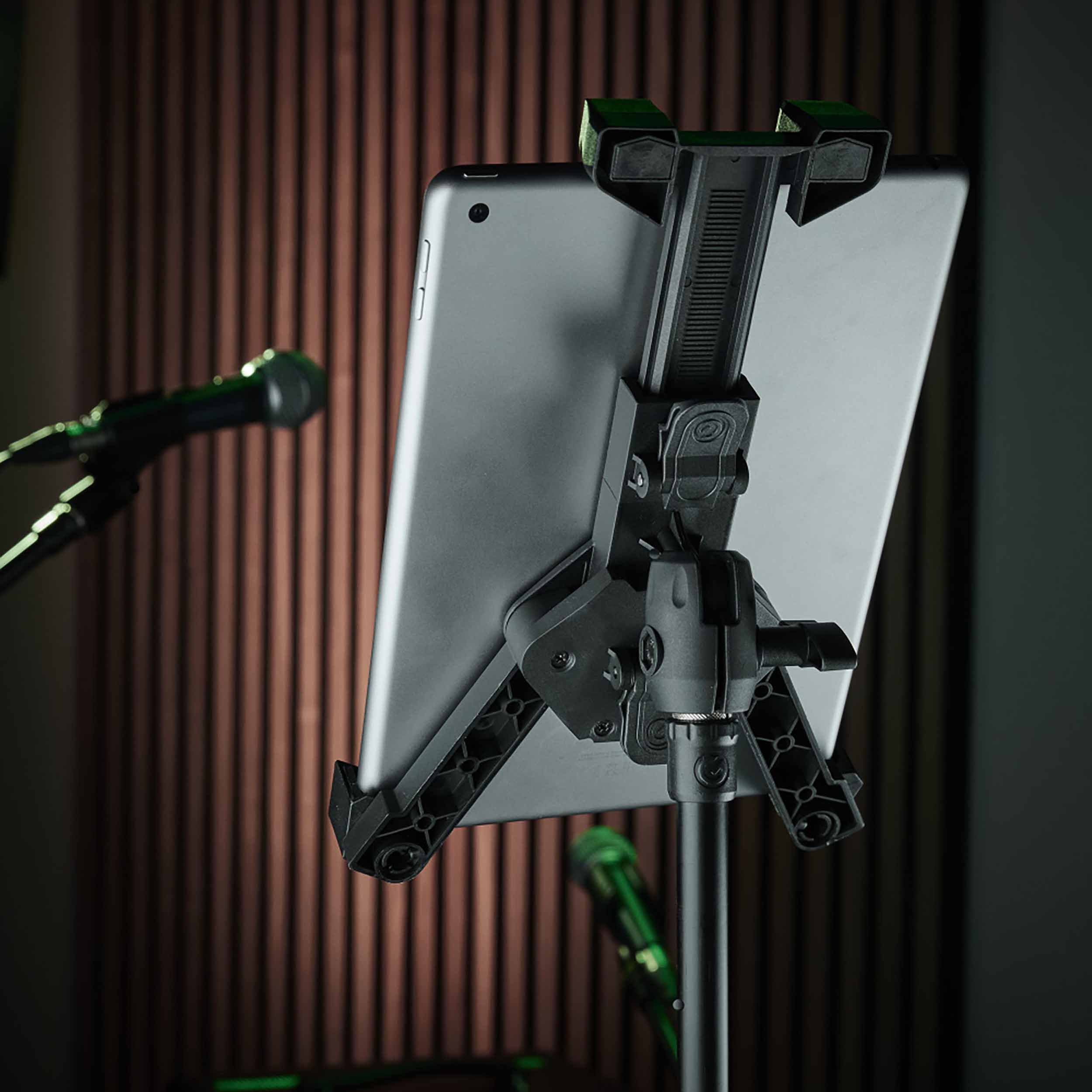 Gravity MA T TH 02, Traveler Universal Tablet Holder for Stand Mounting by Gravity