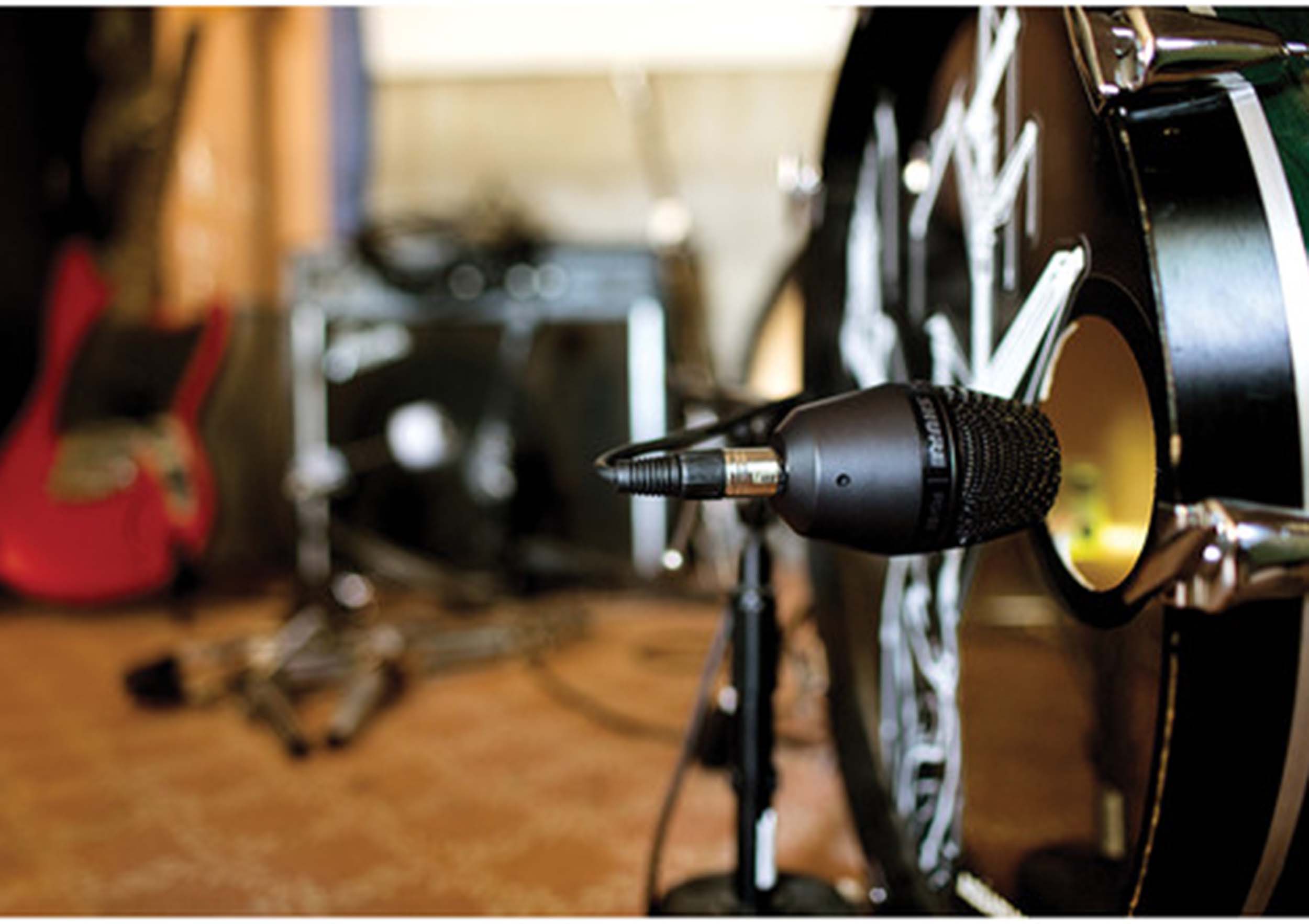Shure PGA52 Cardioid Dynamic Kick Drum Microphone by Shure