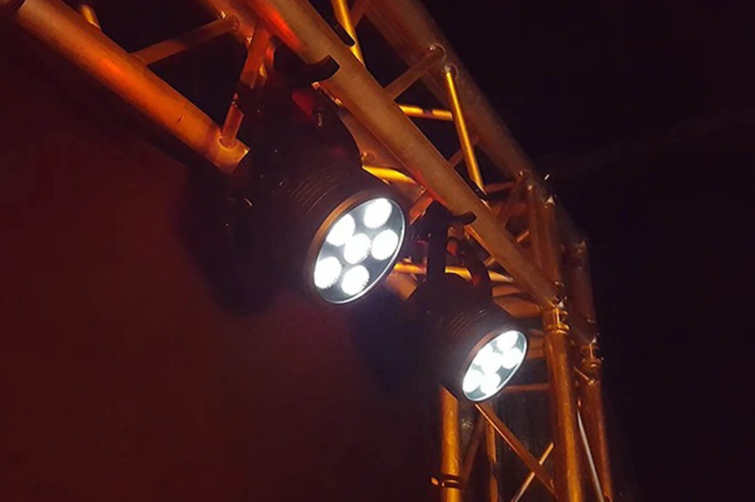 Blizzard Lighting LB Hex Unplugged with 6-in-1 Battery Powered LED PAR by BLIZZARD LIGHTING