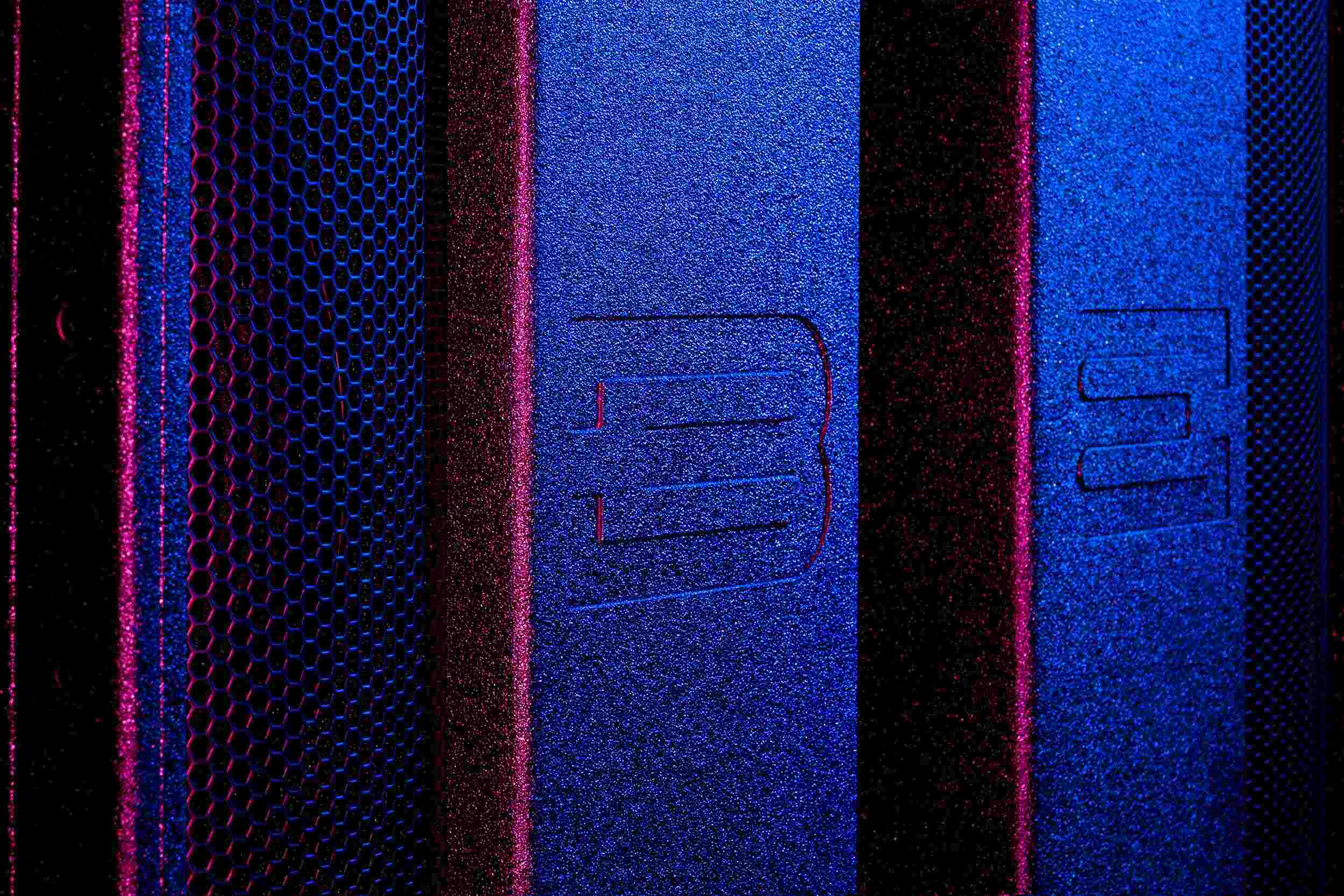 B-Stock lightly used item: BASSBOSS Makara-DBL21-MK3, Dual 21-inch Powered Subwoofer - 5000 W by BASSBOSS