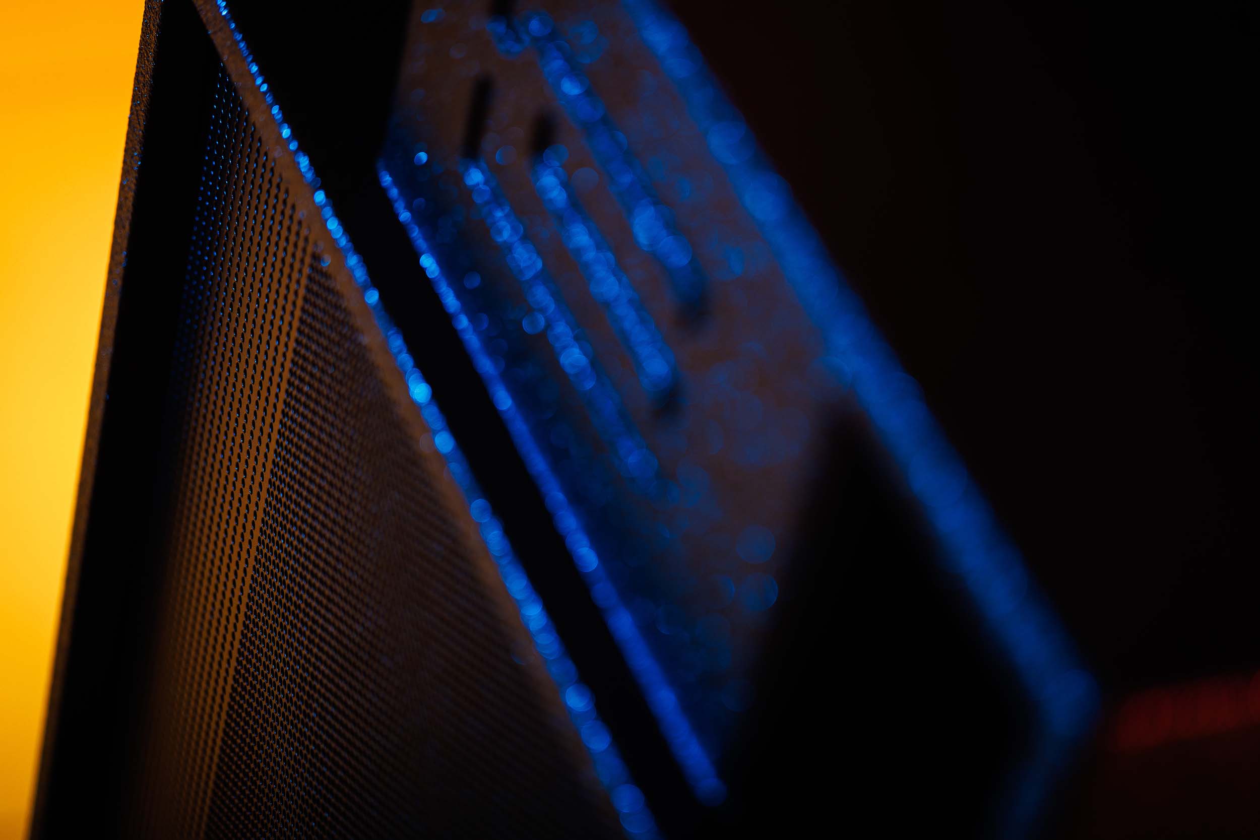 BASSBOSS SUBLIM8 MK3 Column PA Speaker with 18-Inch Subwoofer - Black