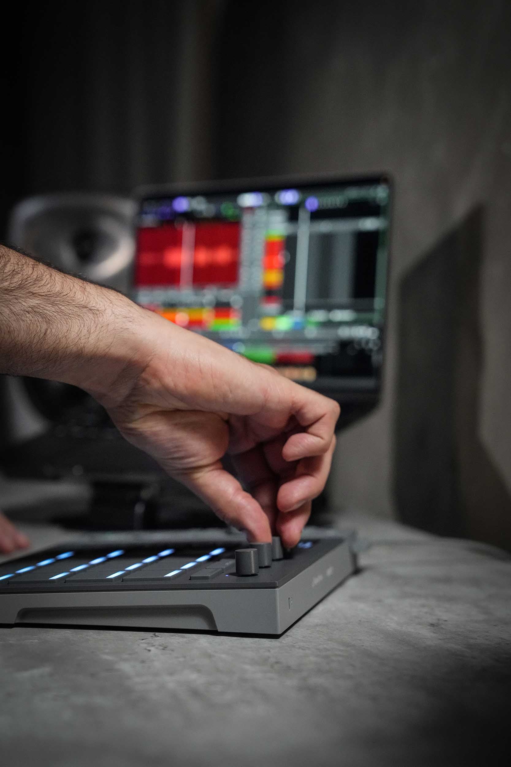 AlphaTheta SLAB MIDI Pad Controller for Serato Studio