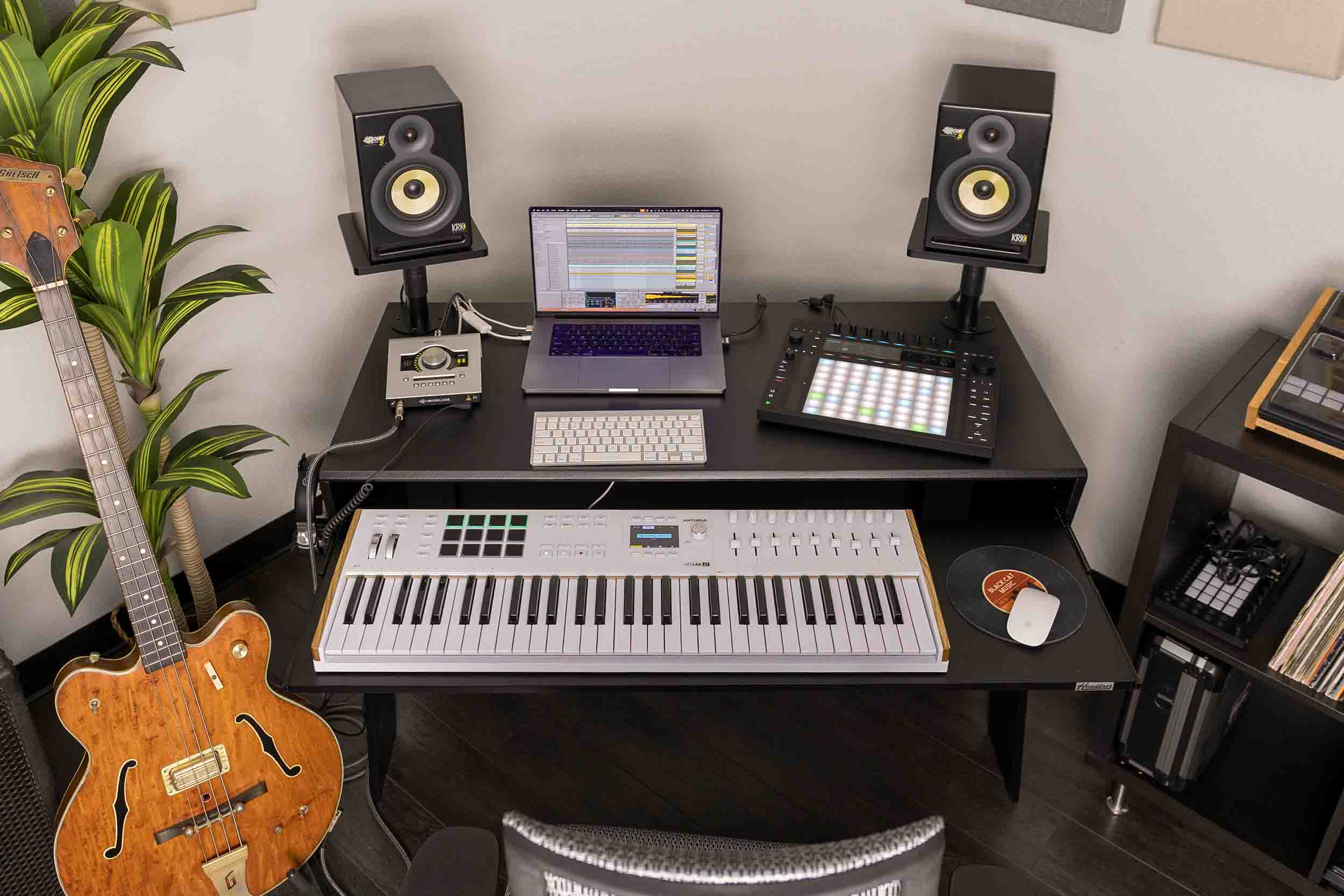 Headliner HL24010 Melrose Production Desk - black by Headliner