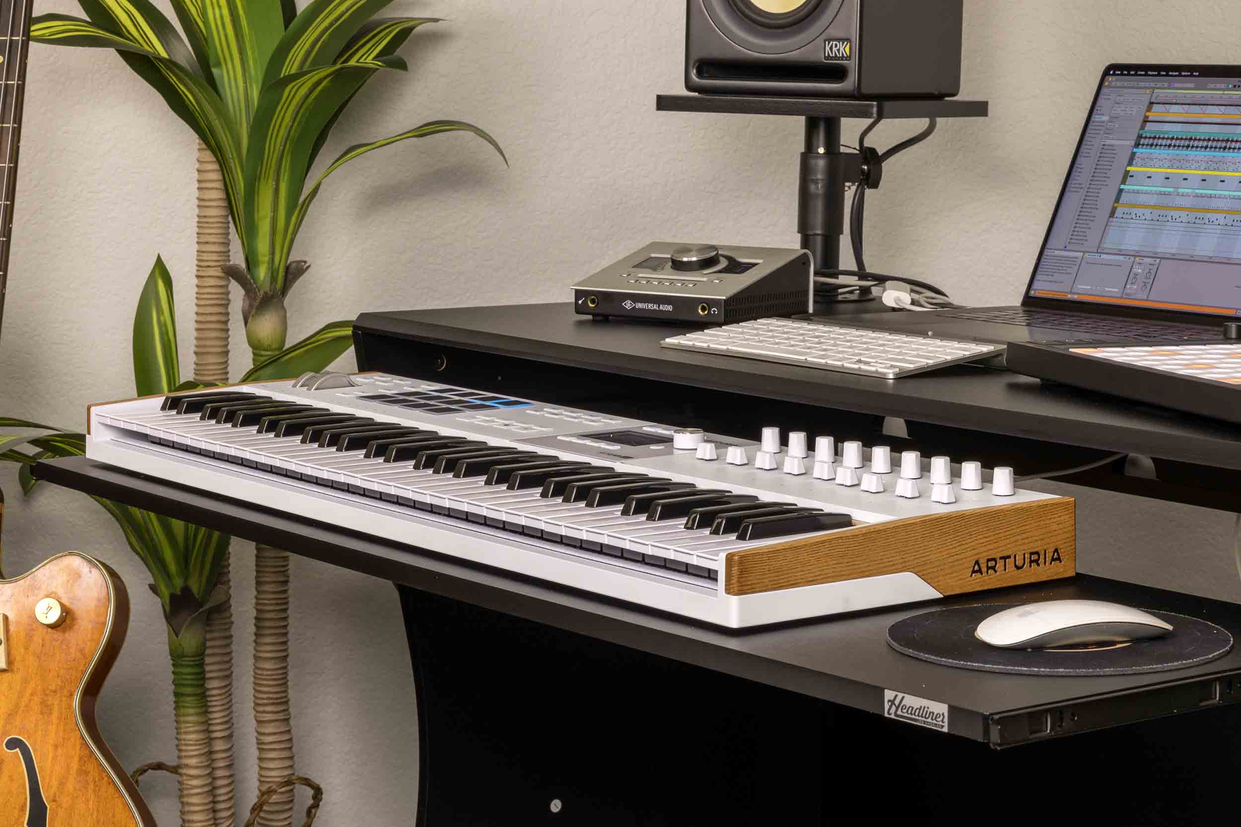 Headliner HL24010 Melrose Production Desk - black by Headliner