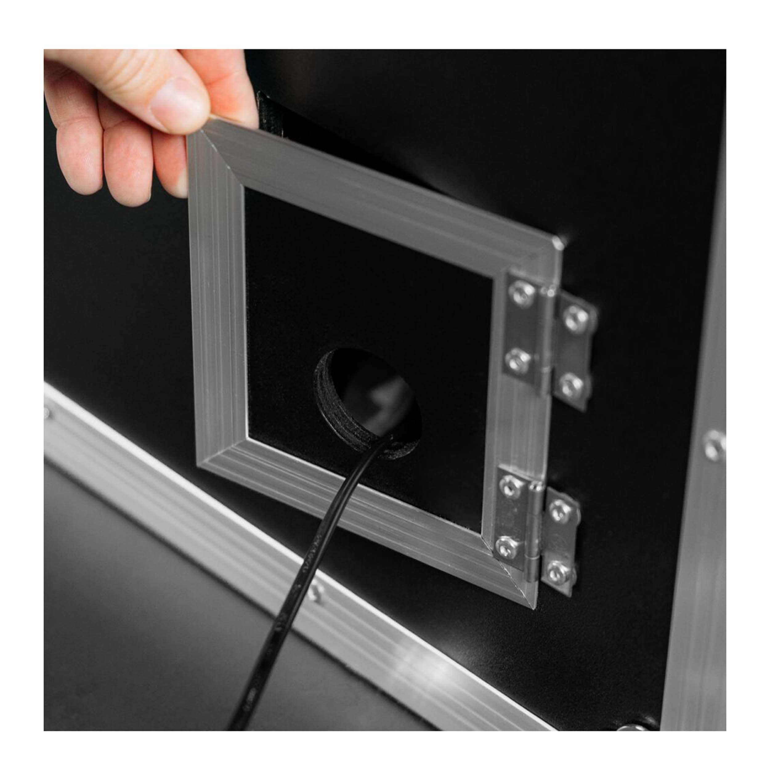 Gator Cases GEXPOELED55 ATA-Style Case with ELIFT for 55” LCD/LED Screens - Black