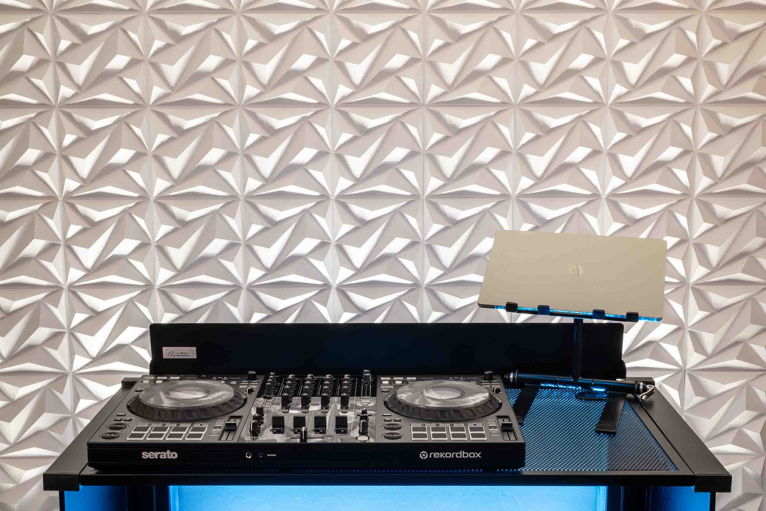 Headliner HL30080 Solana Portable DJ Booth with Carry Bag - Black
