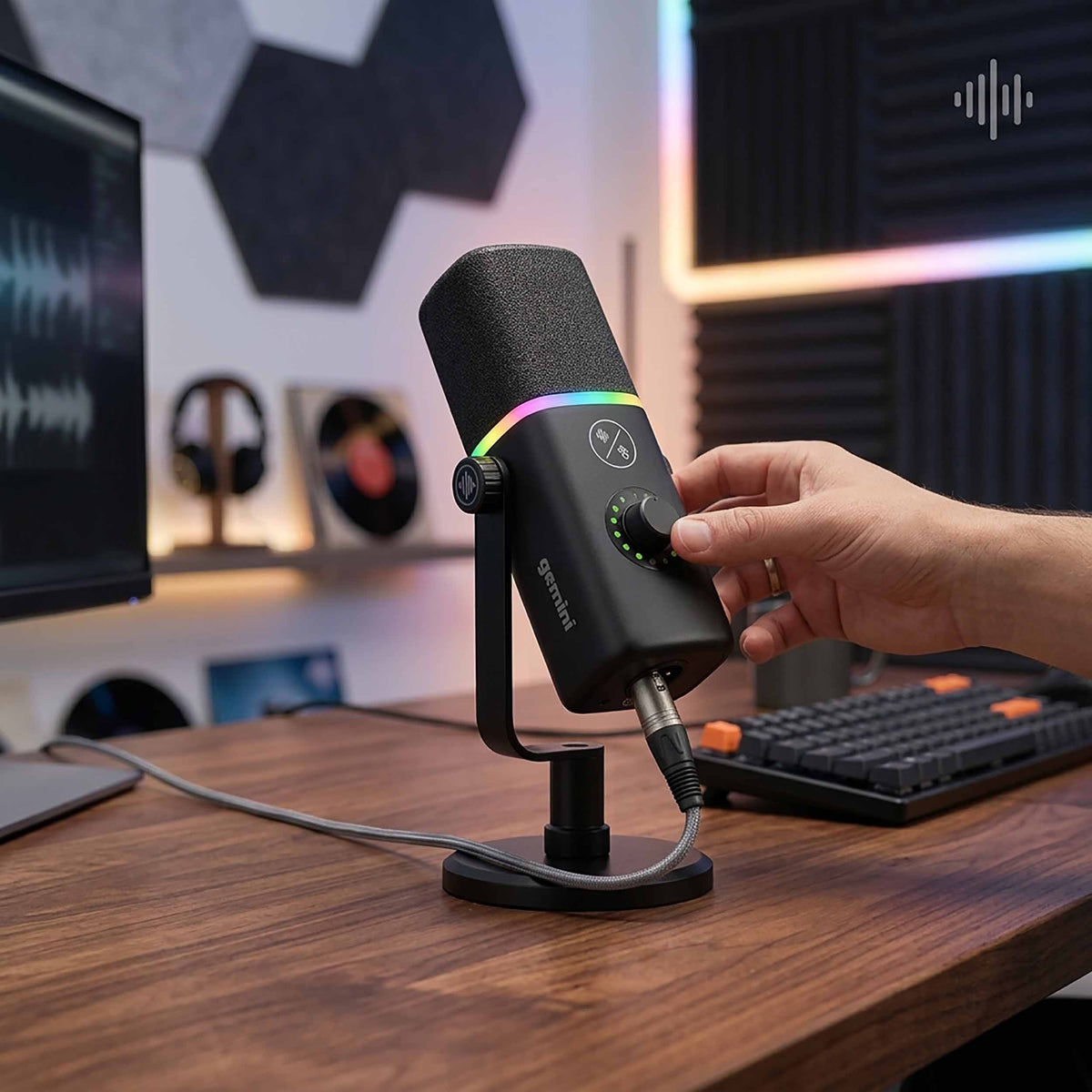 Gemini GSM-500 podcast and Vocal Dynamic Microphone with USB/XLR and Headphone Monitoring