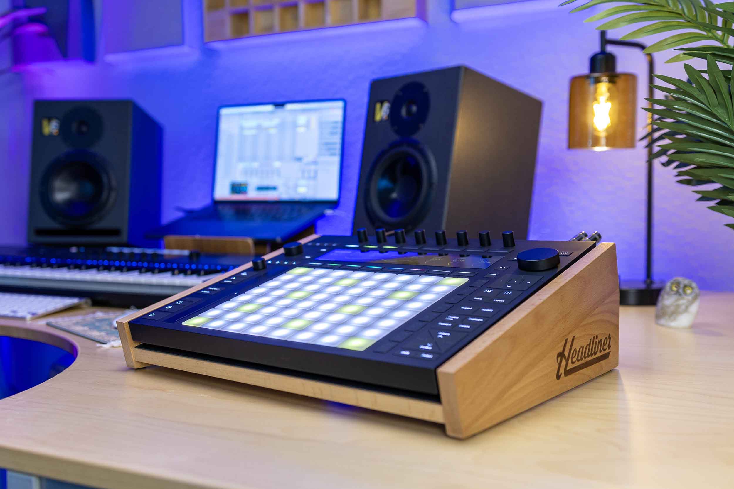 Headliner HL23000, Catalina Stand for Ableton Push 3 and Push 2 by Headliner