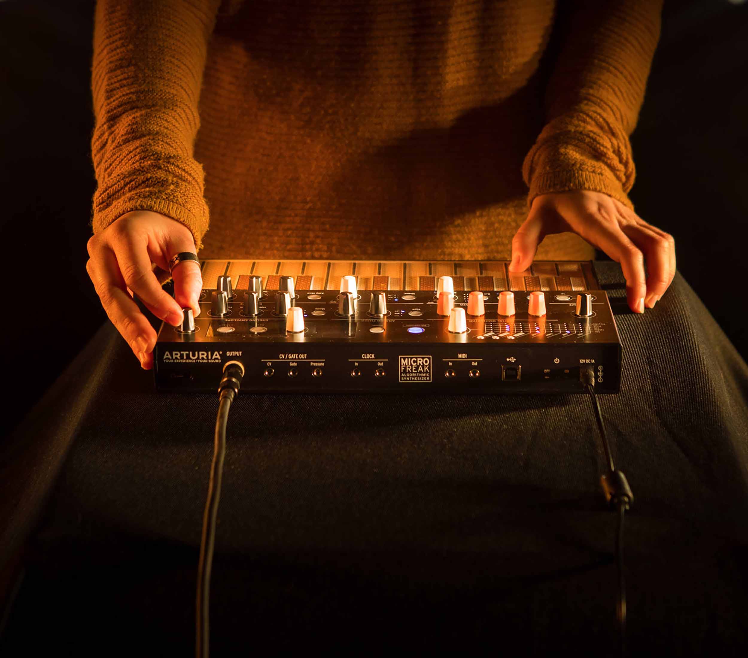 Arturia MICROFREAK Synthesizer, Hybrid Digital Analog Programmable Synthesizer by Arturia