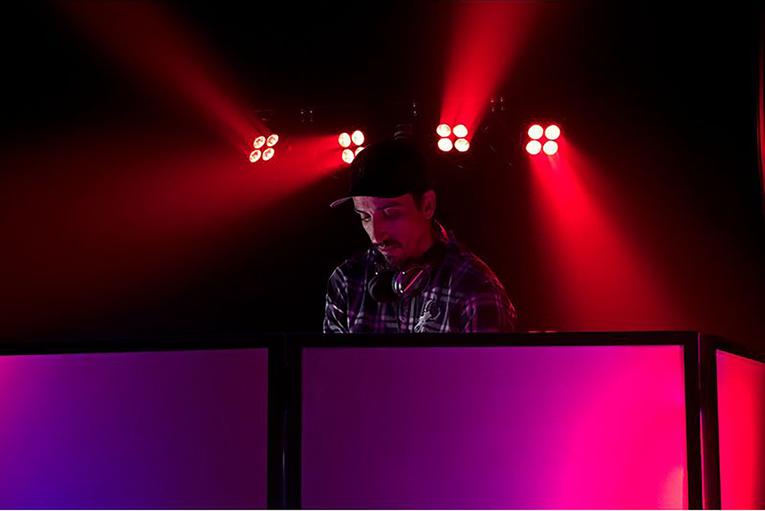 ADJ Starbar Wash System with LED PARs, Stand, Footswitch Controller, and Bag by ADJ