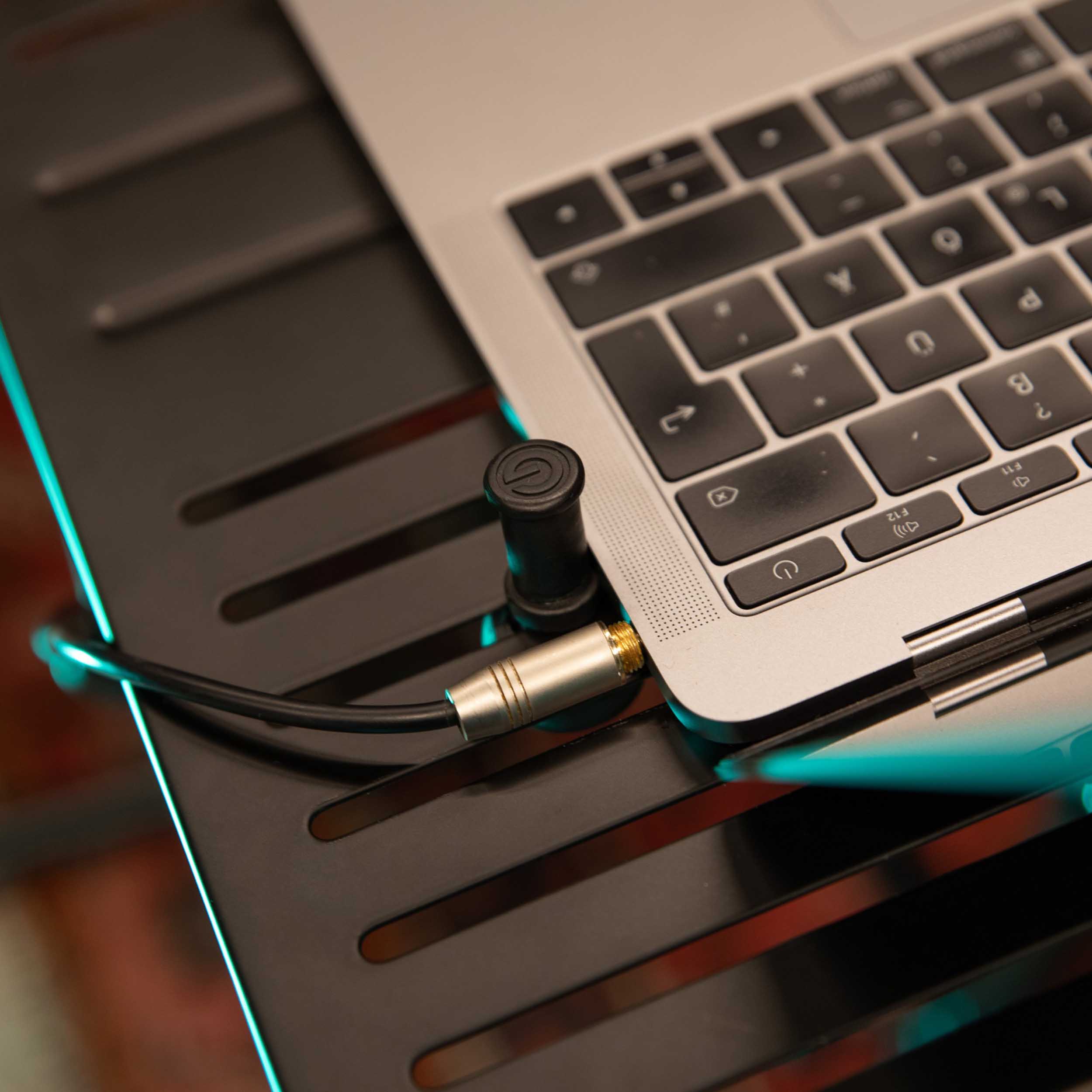 Gravity LTS TRAY 1, Laptop Tray with Adjustable Holding Pins - Hollywood DJ