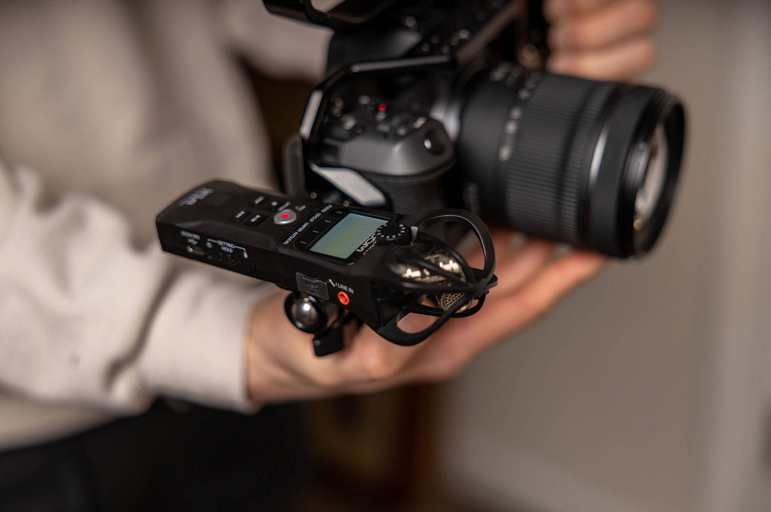 Zoom H1N-VP Portable Handy Recorder with Windscreen - Hollywood DJ