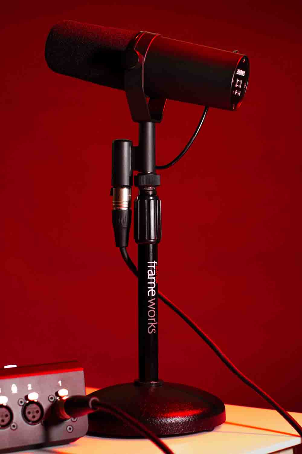 Gator Frameworks GFW-MIC-0501 Desktop Microphone Stand with Round Weighted Base and Adjustable Height - Hollywood DJ
