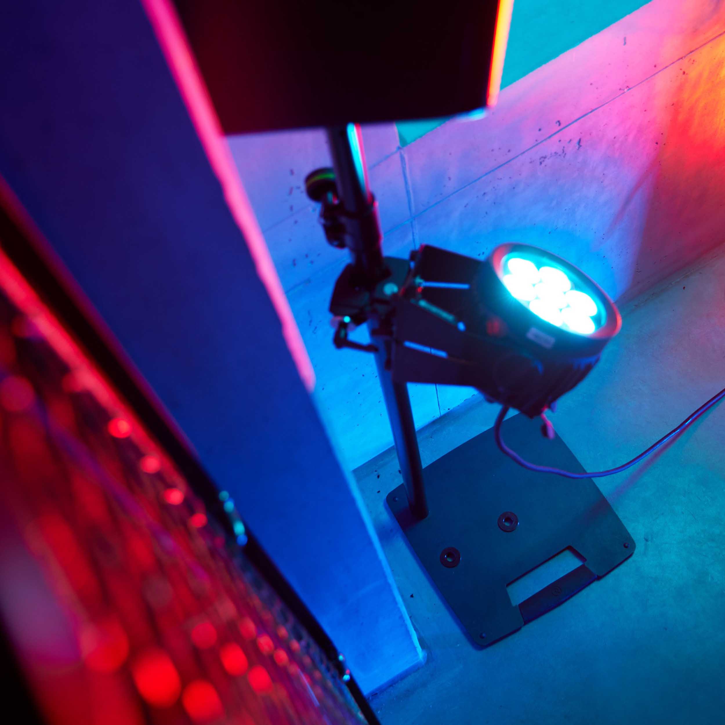 B-Stock: Gravity LS 431 C B, Lighting Stand and Speaker Stand with Compact Square Steel Base by Gravity