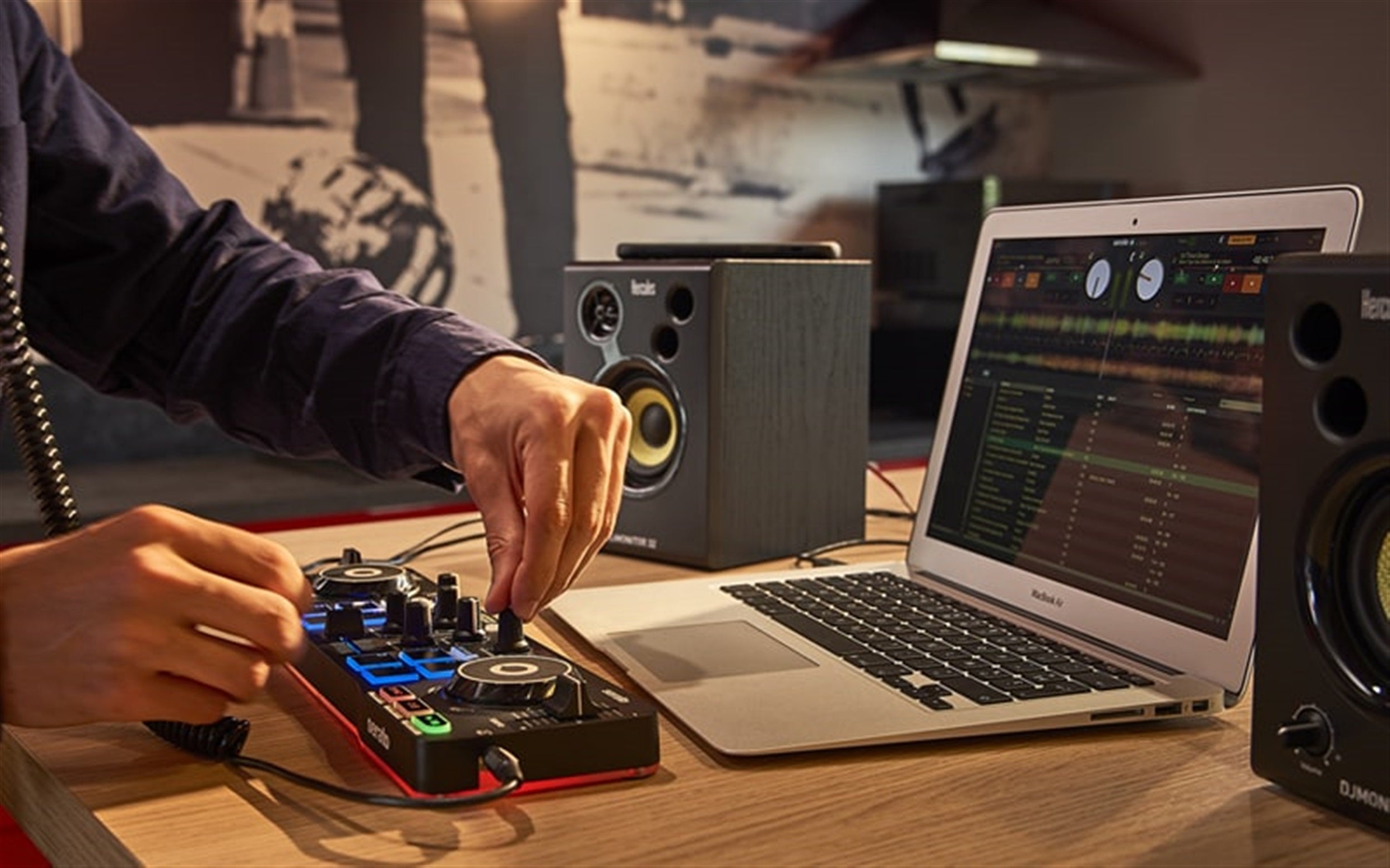 B-Stock: Hercules DJCONTROL-STAR Starlight Controller for Serato DJ Lite Hercules