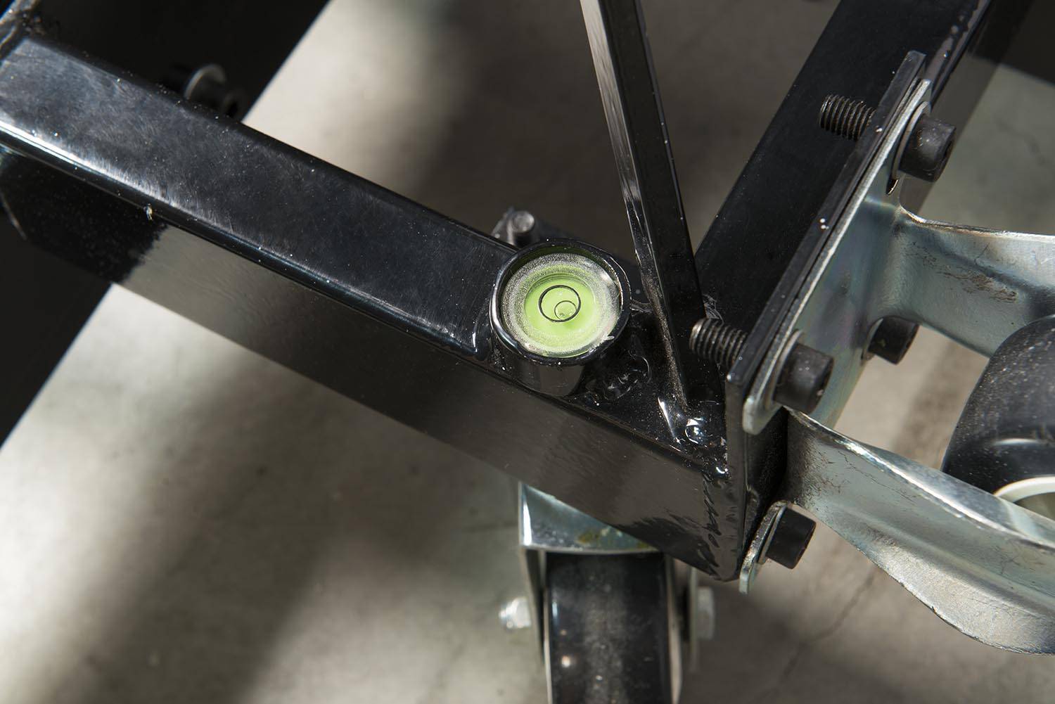 Chuavet Trusst CTCS60, 6 Meters Crank Up Tower Stand With T-Bar Adaptor - Hollywood DJ