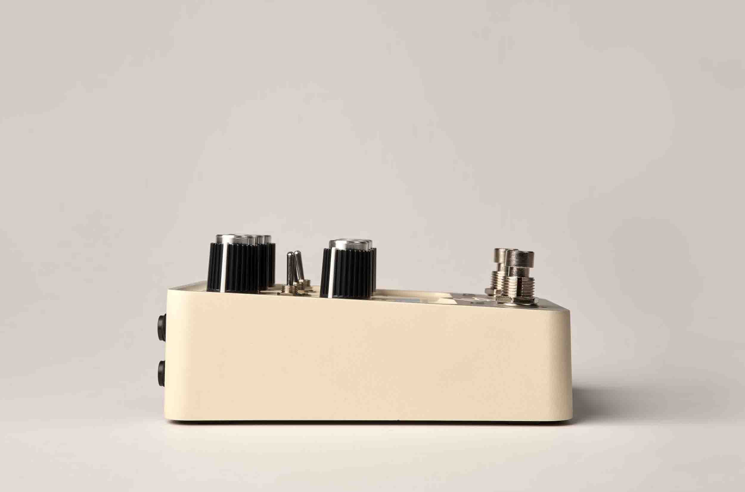 Universal Audio Astra Modulation Machine Pedal - Hollywood DJ