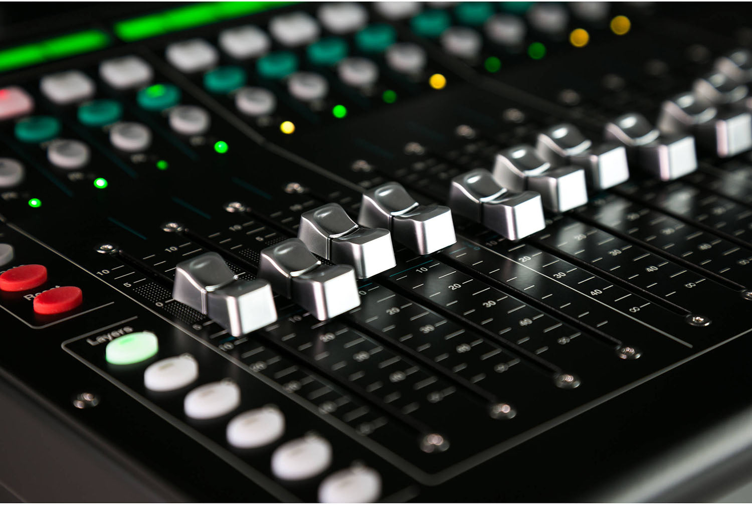 Allen & Heath AH-SQ-5, 48-Channel and 36-Bus Digital Mixer with 16+1 Motorized Faders ALLEN & HEATH