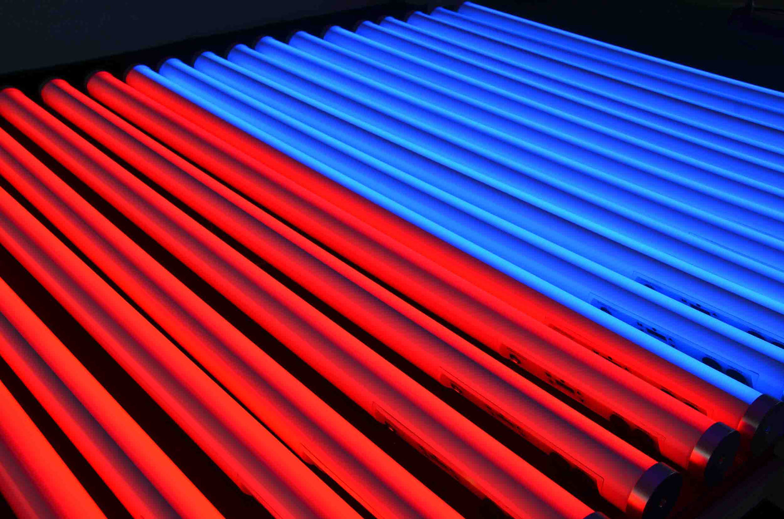 JMAZ Professional JP2001, Electro T4 288 x 0.3W RGBW LED Battery Powered Outdoor Tube by JMAZ Lighting