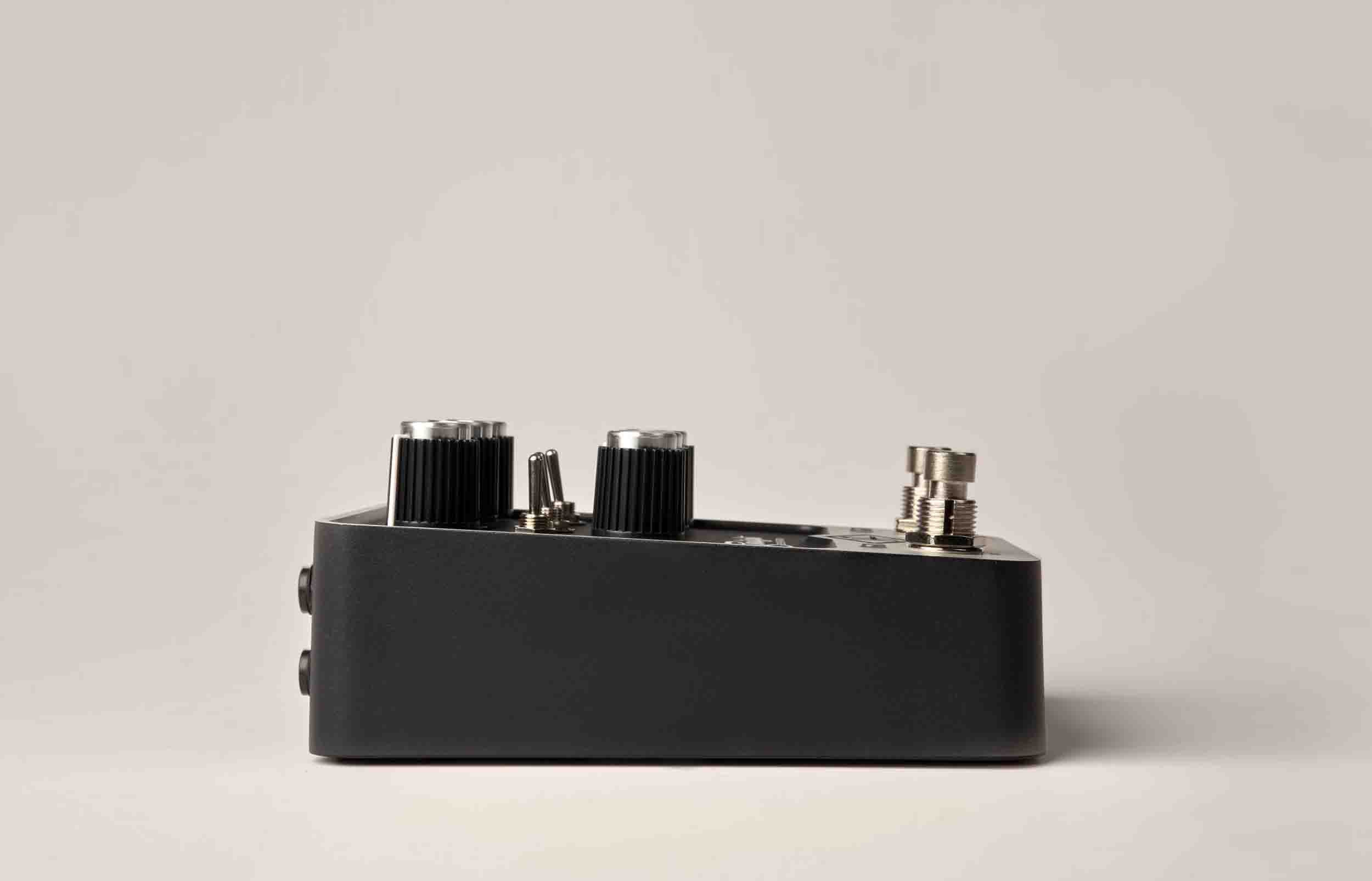 Universal Audio Starlight Echo Station Stereo Delay Pedal - Hollywood DJ