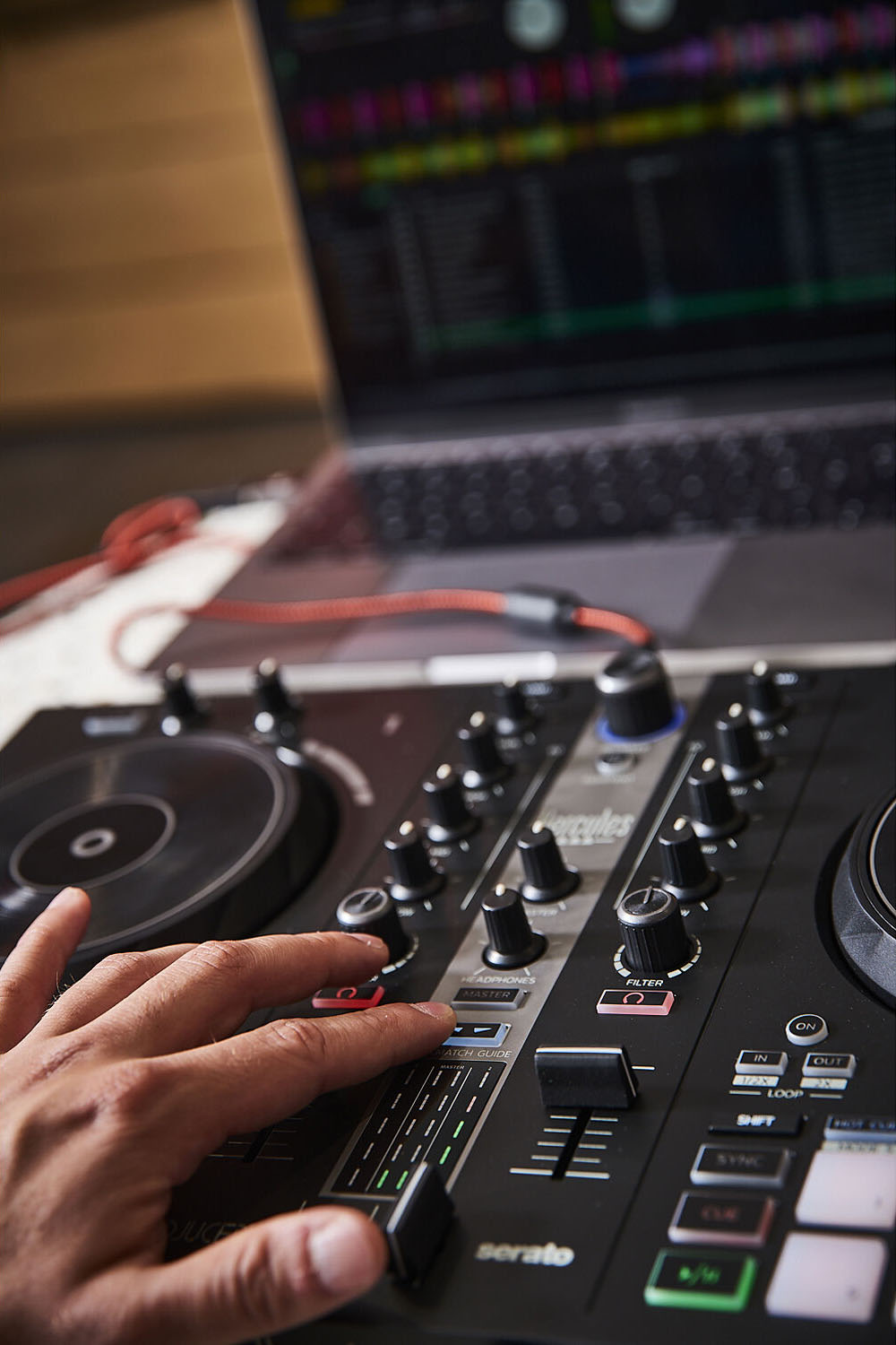 B-Stock Scratch & Dent: Hercules AMS-DJC-INPULSE-300-MK2 DJControl Inpulse 300 2-Deck USB DJ Controller for Serato DJ Lite and DJUCED - Hollywood DJ