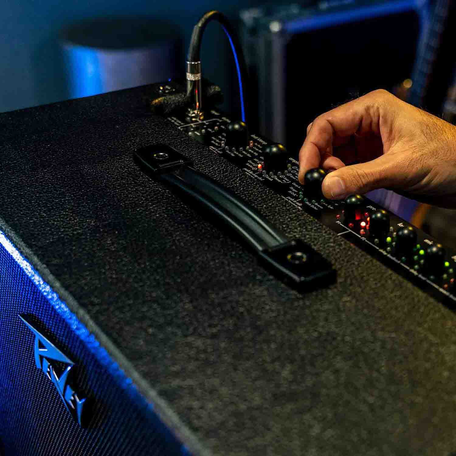 Open Box: Peavey VYPYR X2 Guitar Modeling Amp - Hollywood DJ