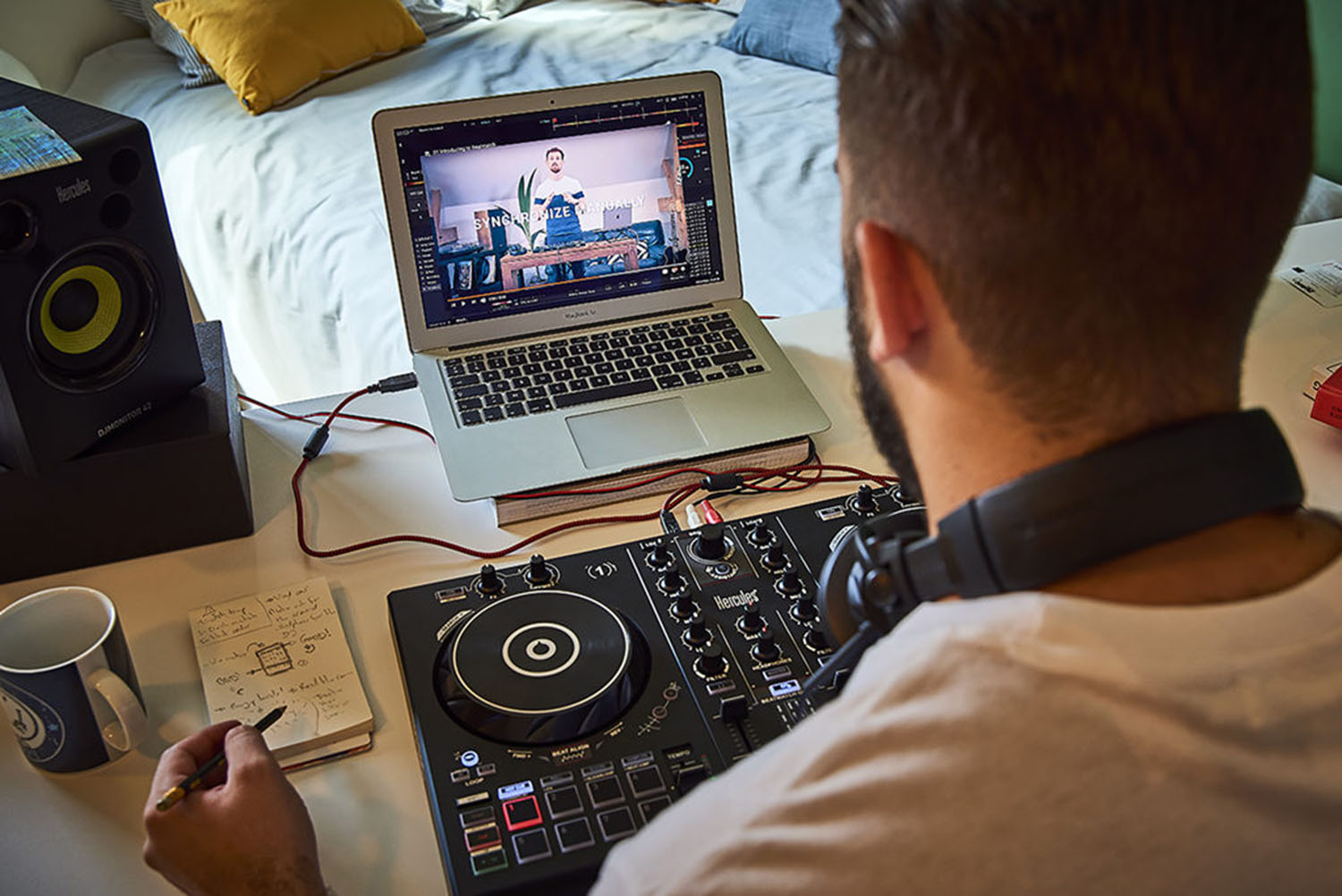 B-Stock: Hercules DJ Control Inpulse 300 DJ Controller - Hollywood DJ