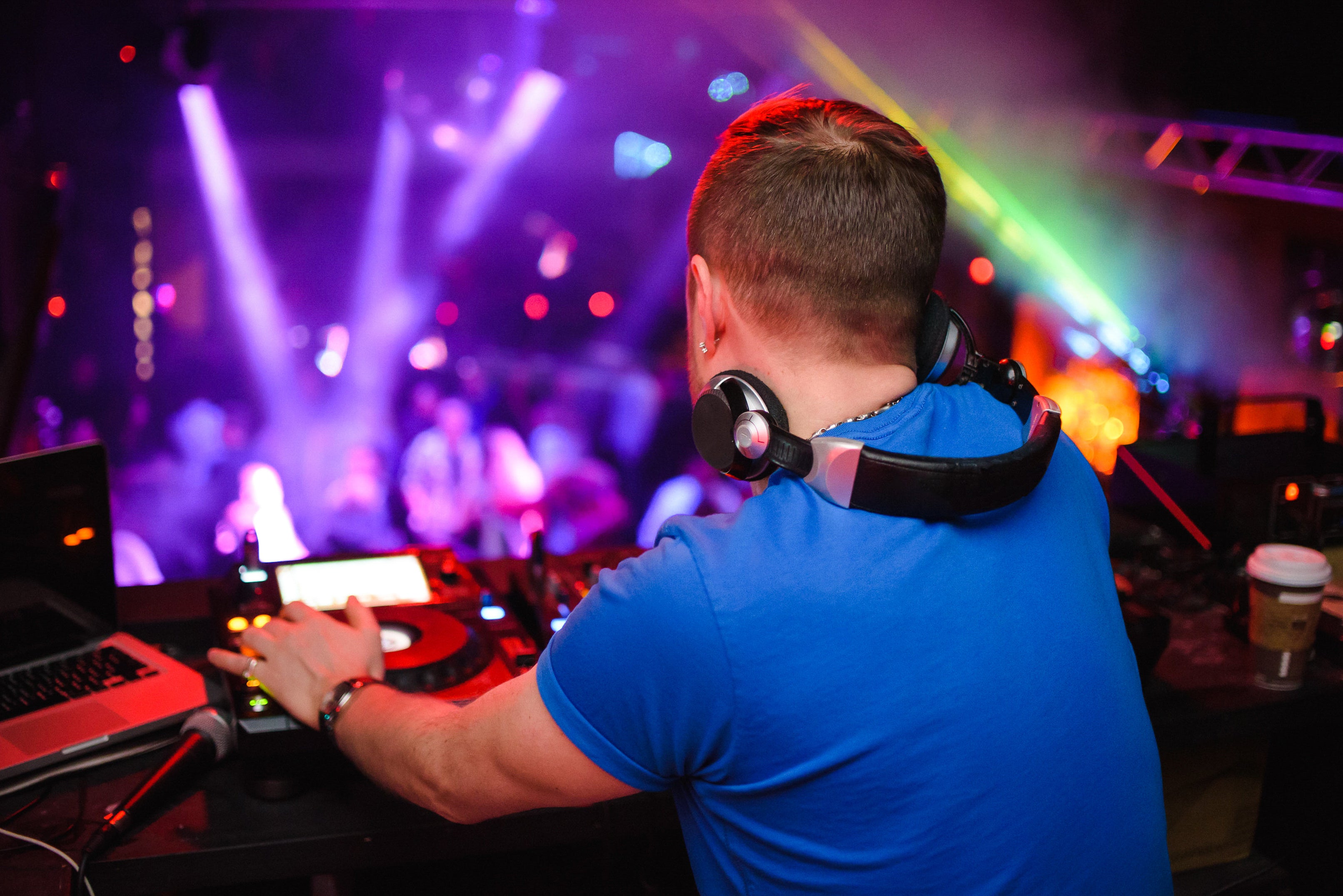8 Tools for DJs That Are Redefining How DJs Play Live