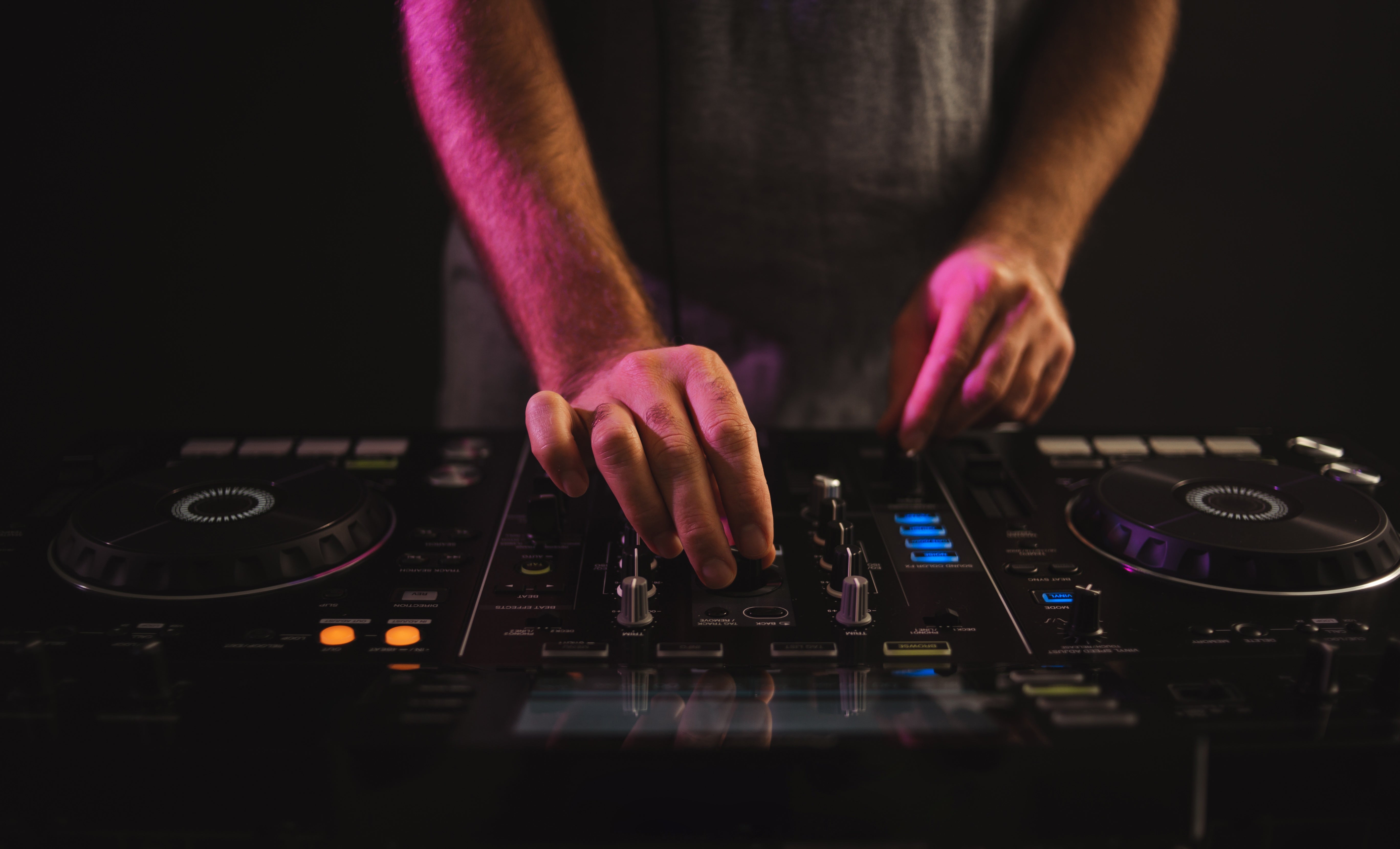 Top-Notch DJ Mixers for Beginner DJs in 2022
