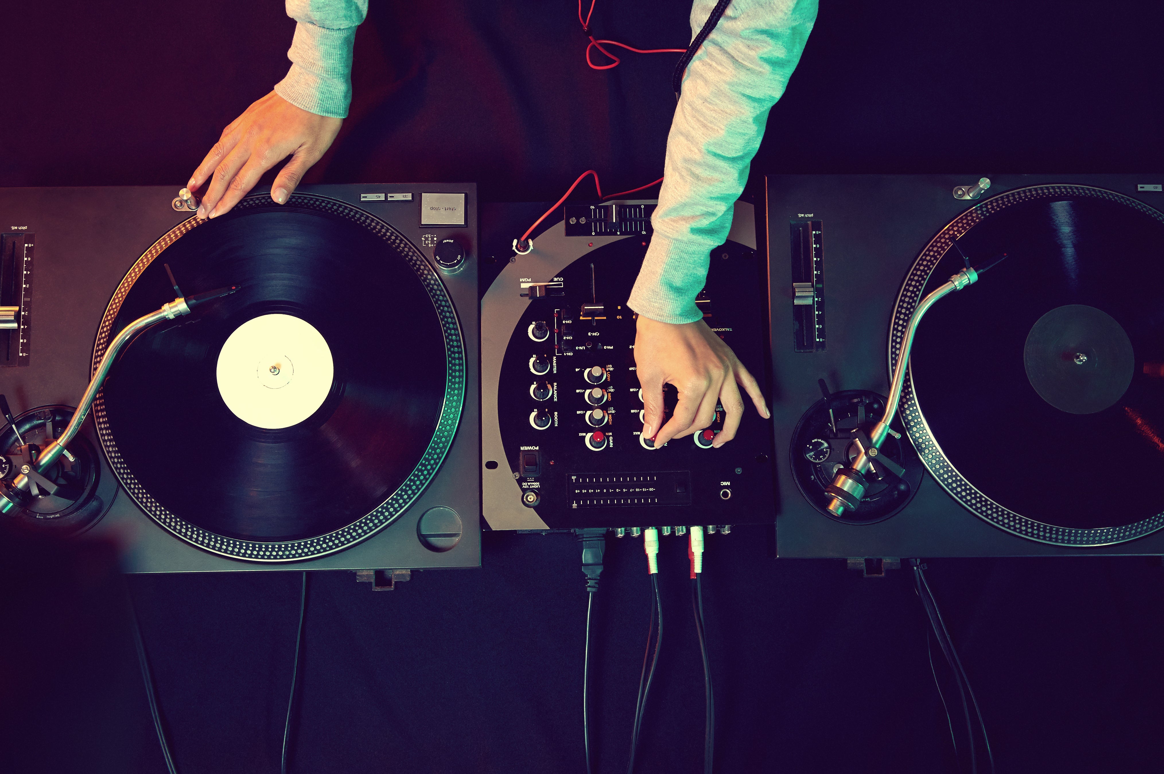 What is The Difference Between a DJ Controller and Mixer?