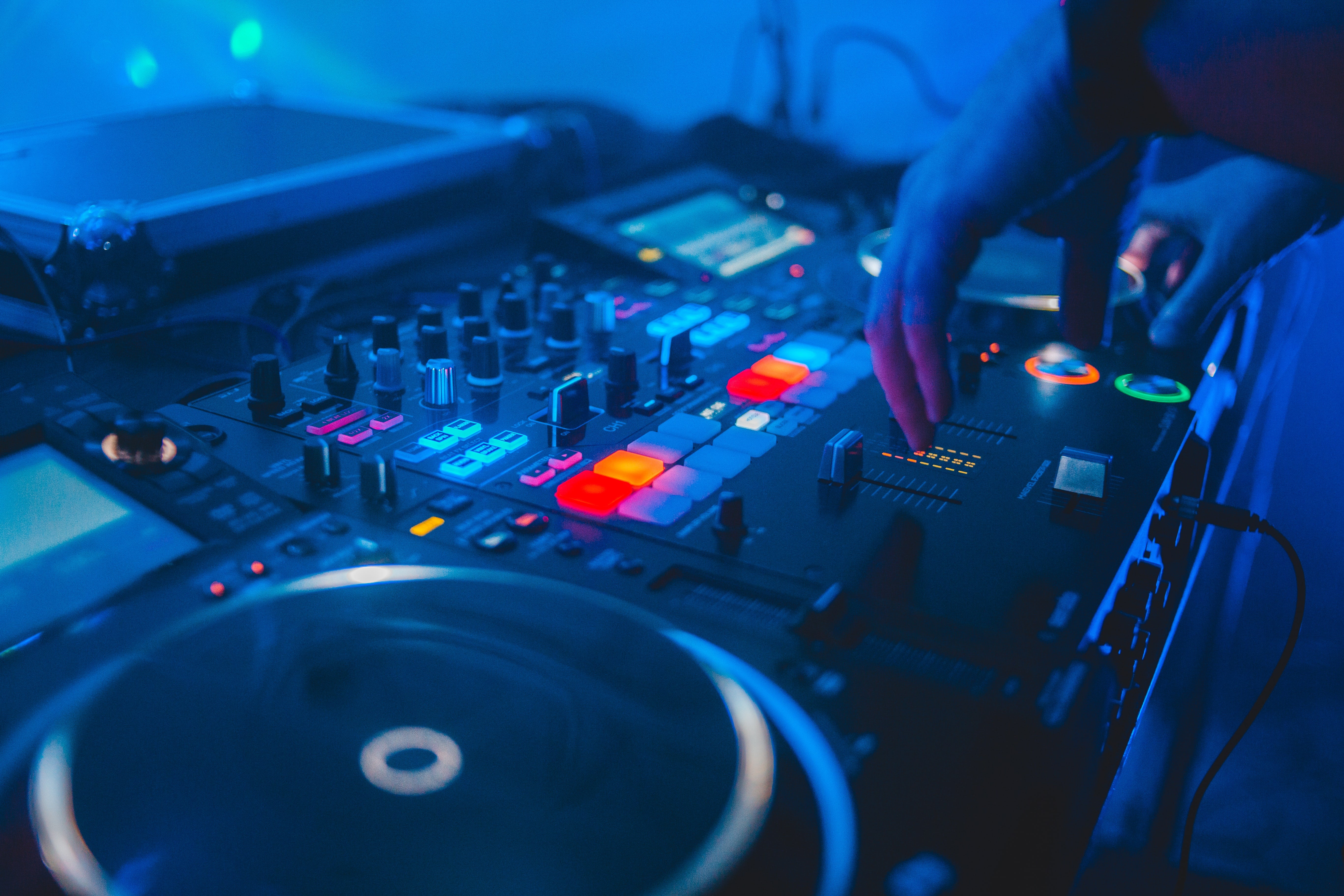 DJ Equipment Guide: How to Build a Beginner DJ Setup