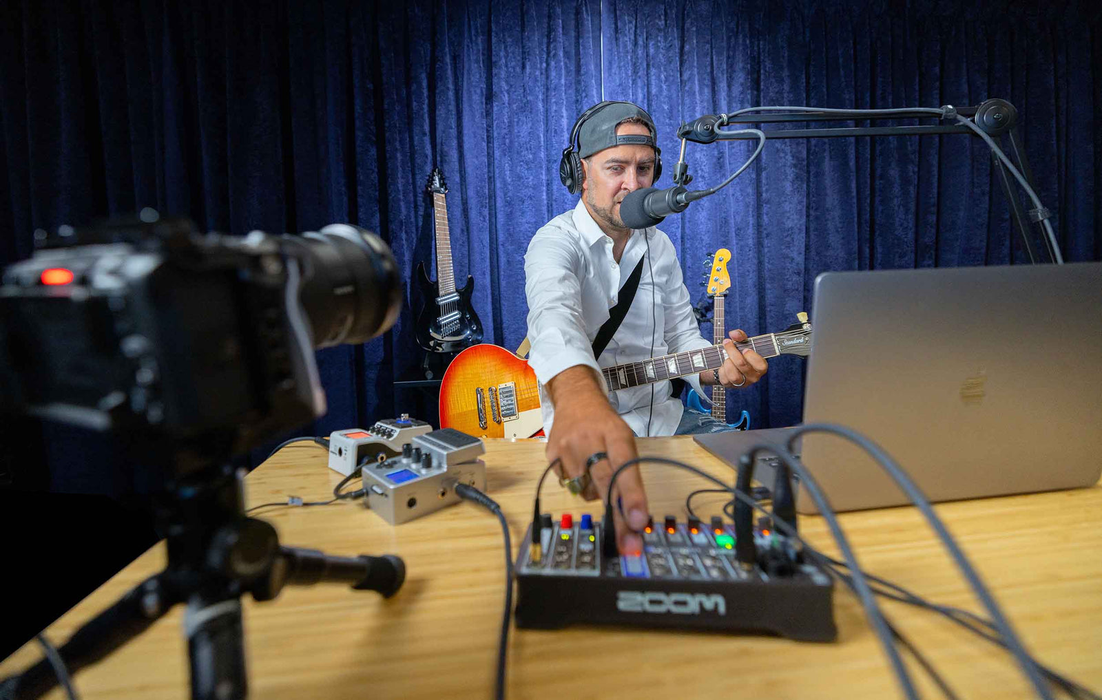ZOOM ZL6, 10-Track Digital Mixer and Recorder by Zoom