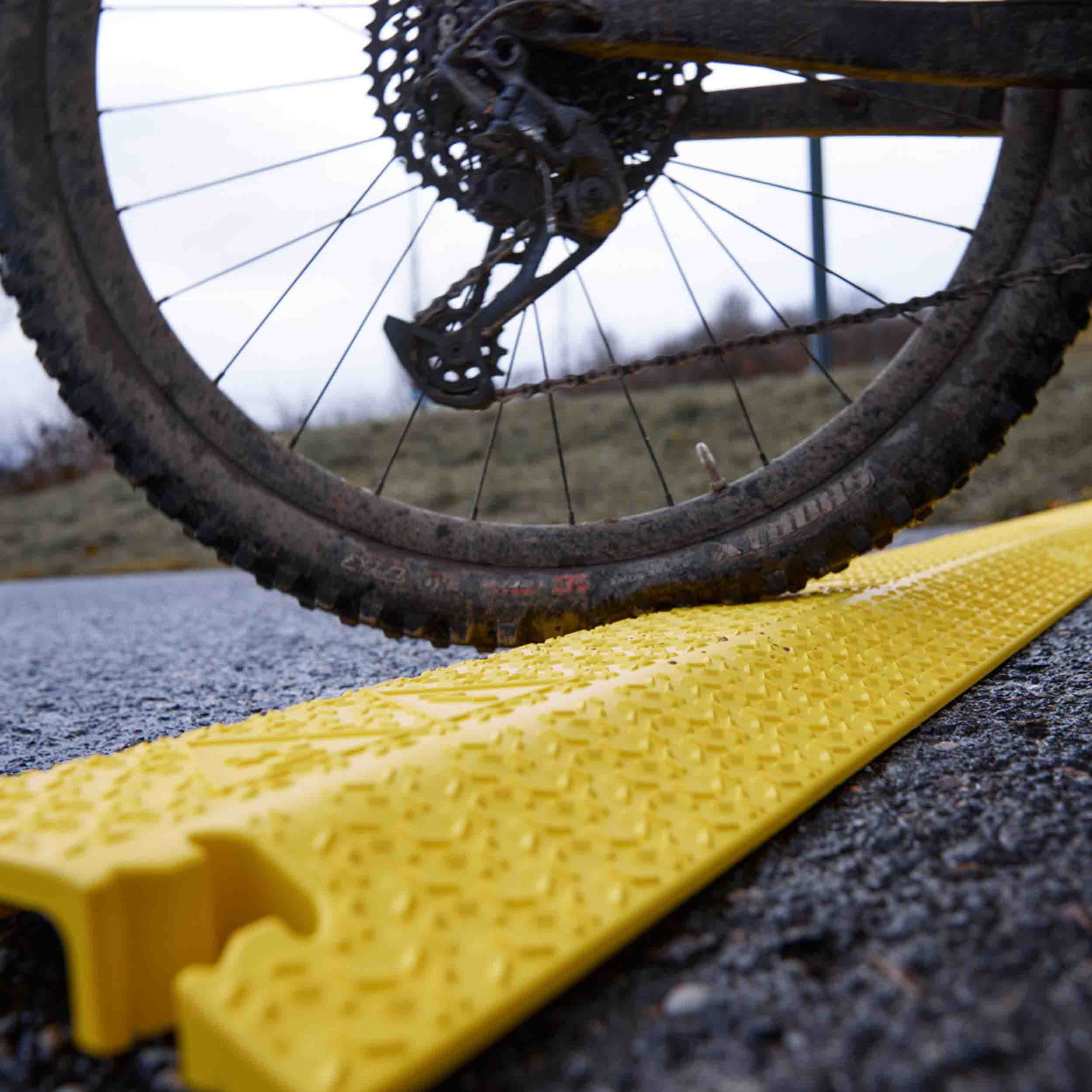 Defender XPRESS 40 YEL Drop-Over Cable Protector 40mm - Yellow by Defender