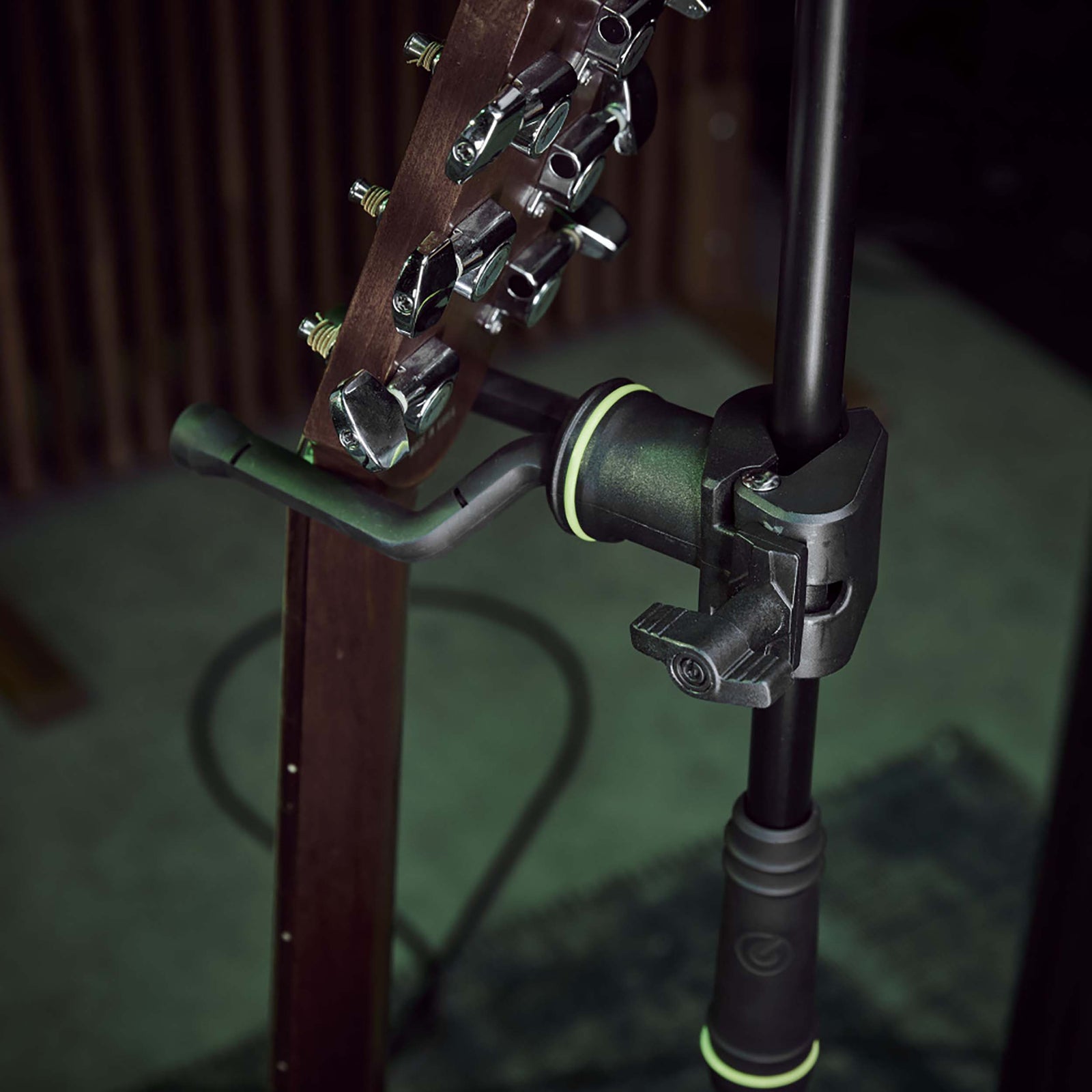 Gravity GS MS 08 Traveler Guitar Holder for Mic and Speaker Stands by Gravity