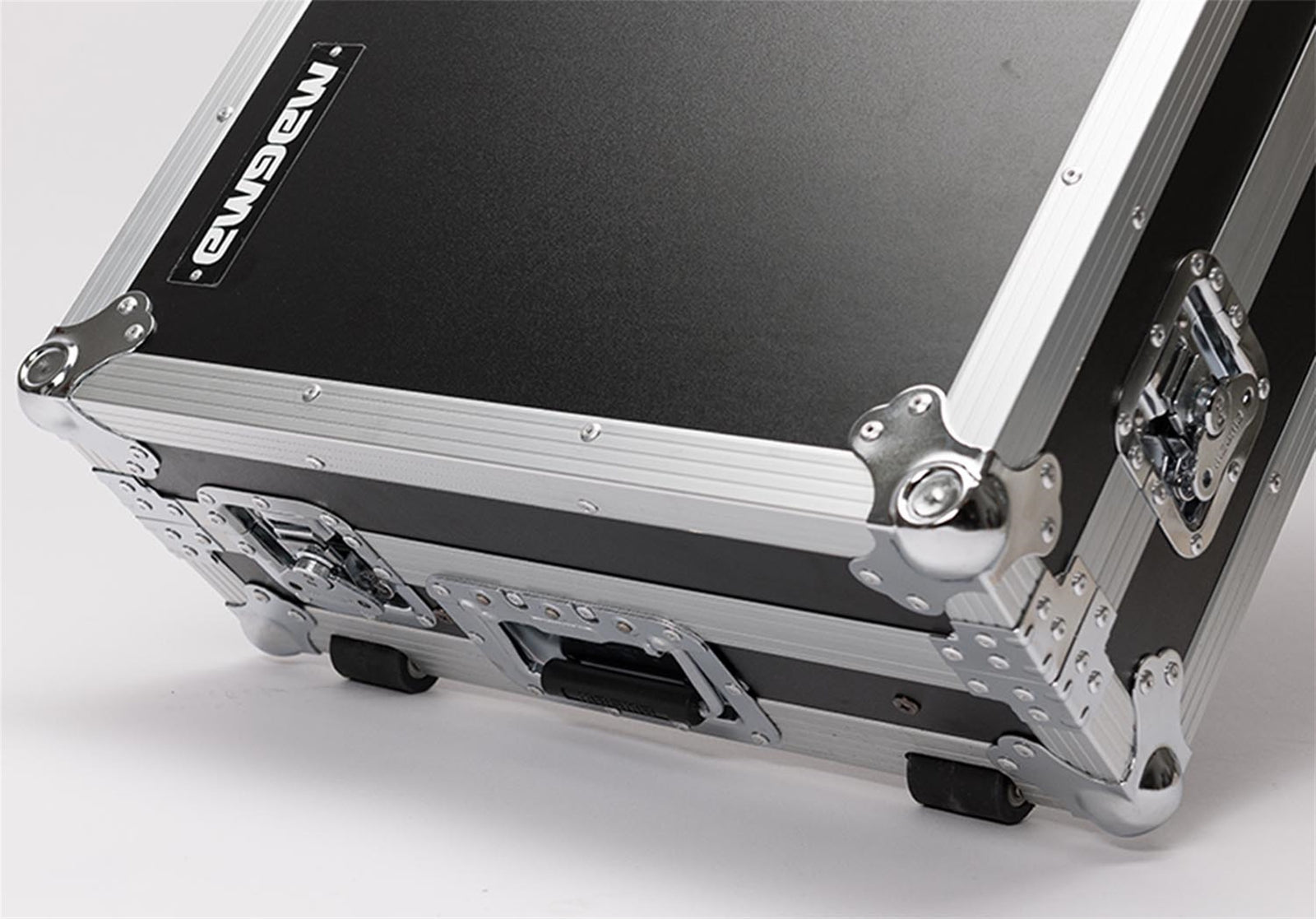 B-Stock: MAGMA MGA41026 DJ-Controller Workstation Rane Four and Performer W/ Wheels by Magma