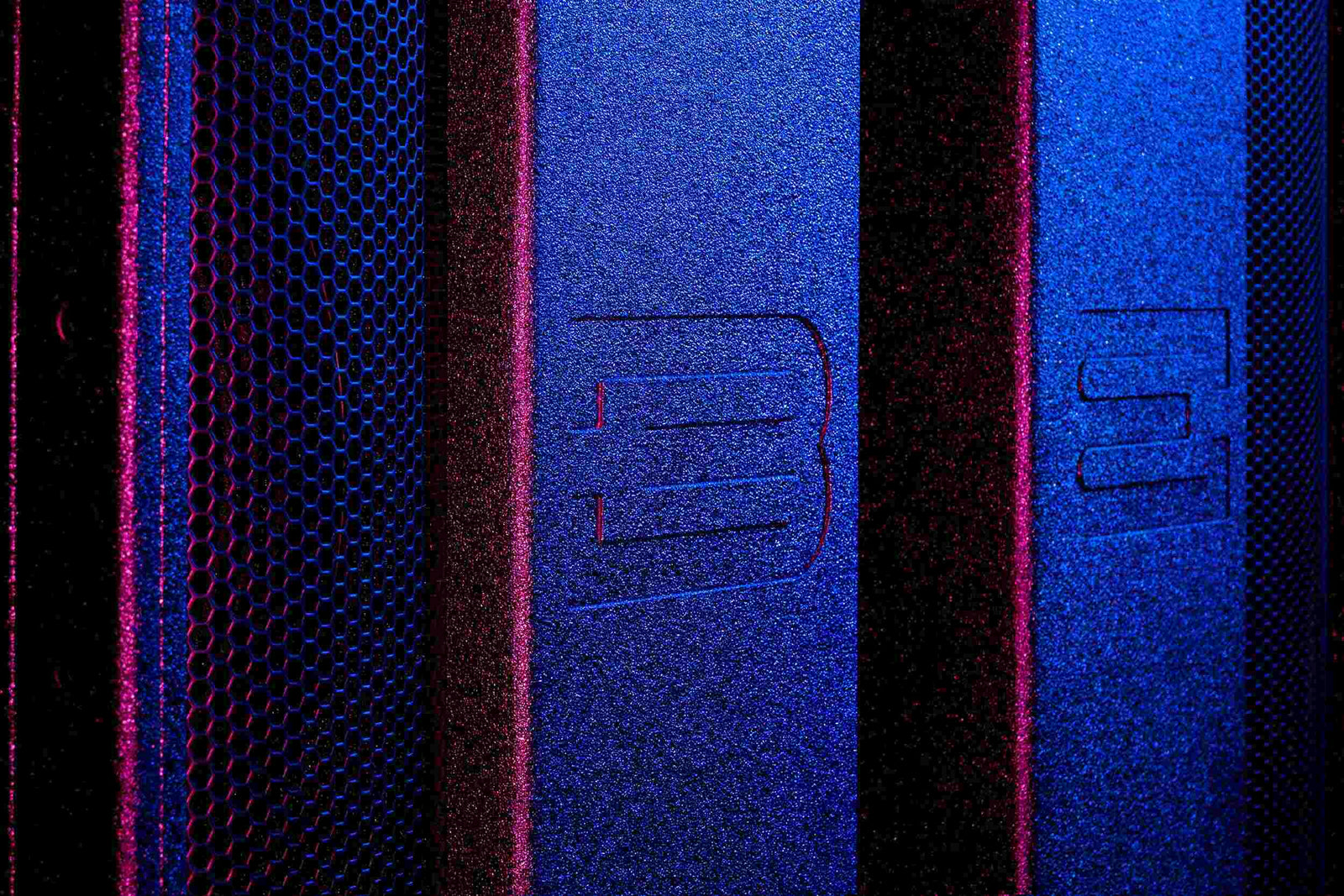 B-Stock lightly used item: BASSBOSS Makara-DBL21-MK3, Dual 21-inch Powered Subwoofer - 5000 W by BASSBOSS