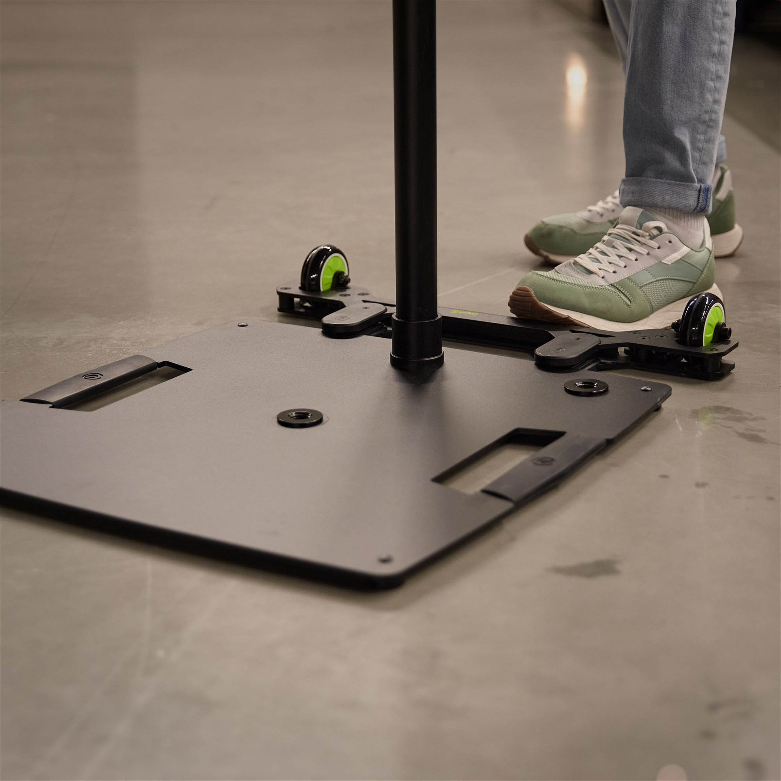 Gravity LA WI 1 Mobile Wheel Insert for Square Base Plate Stands