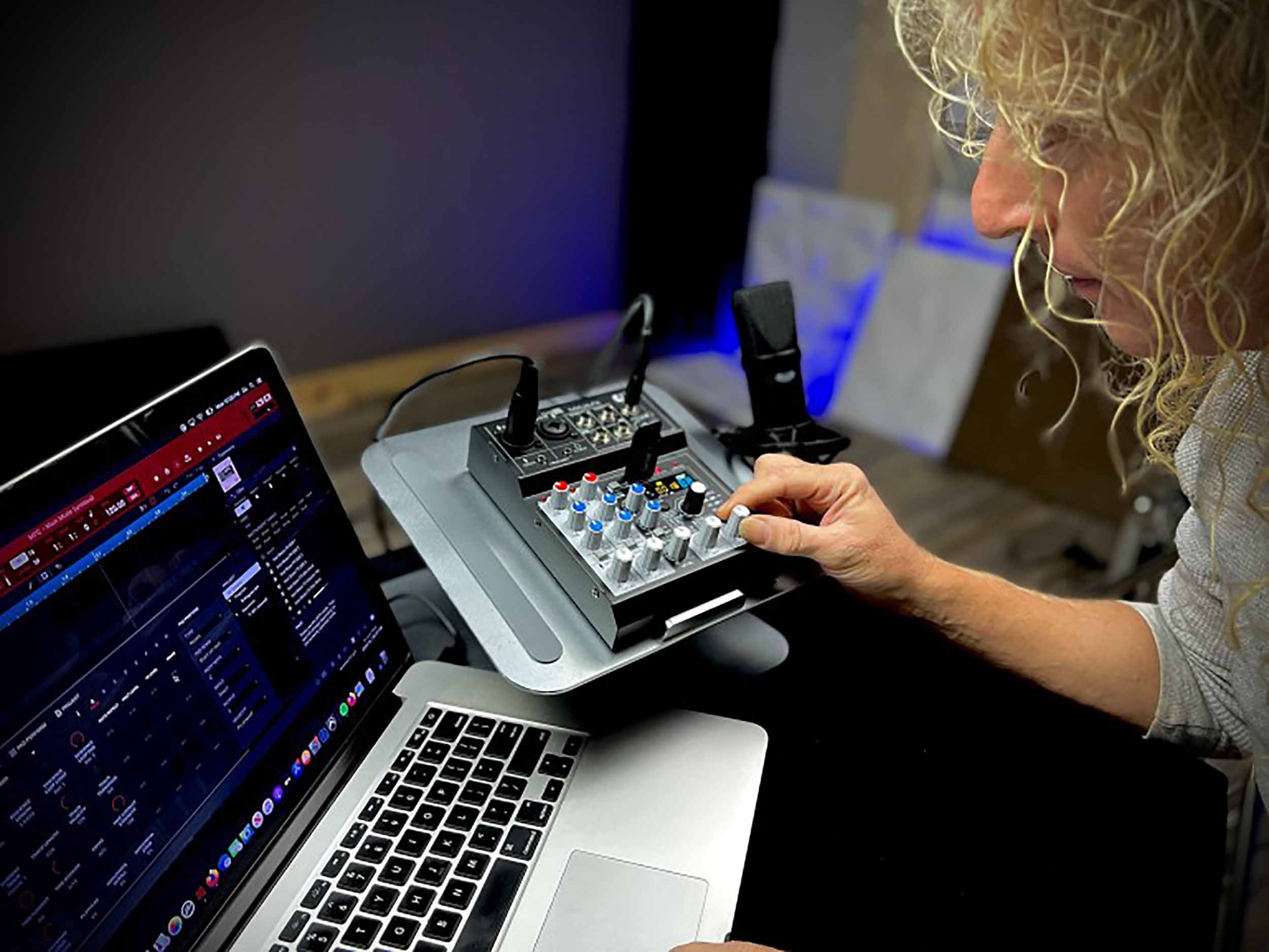 CAD Audio MXU4-FX 4 Channel Mixer with USB Interface and Digital Effects by CAD Audio