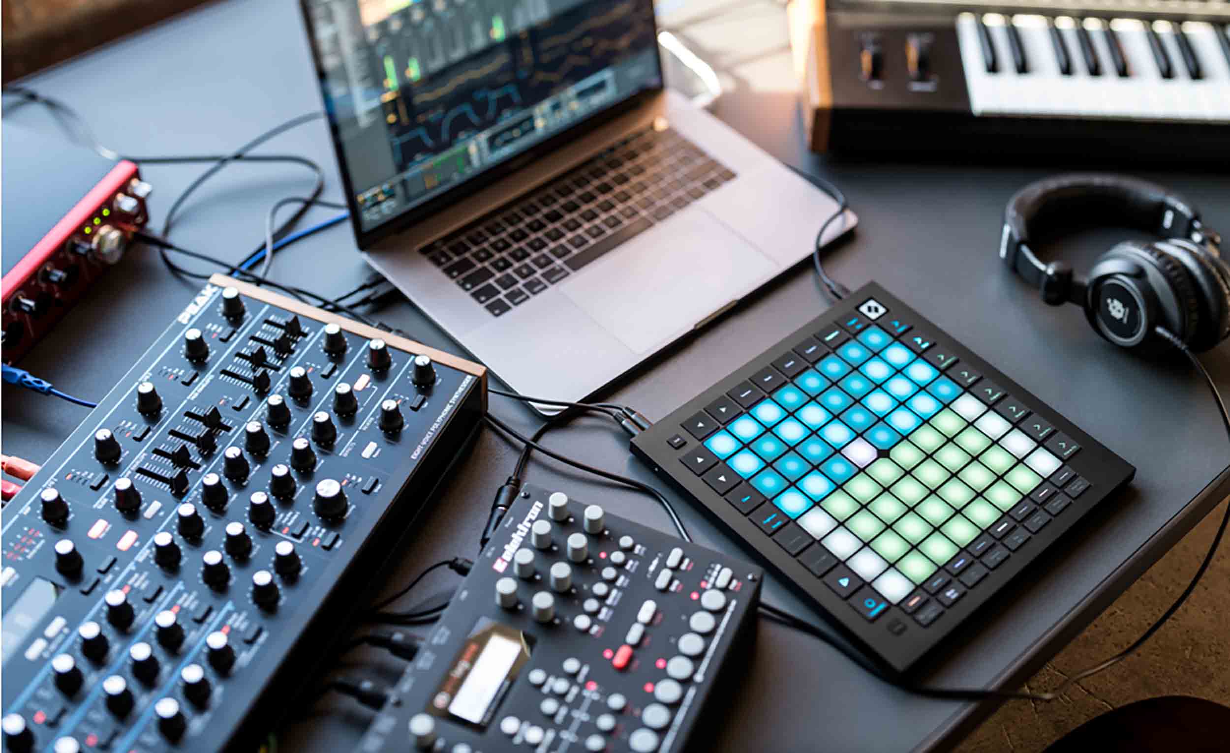 Novation LAUNCHPAD-PRO MIDI Controller and Grid Instrument by Novation