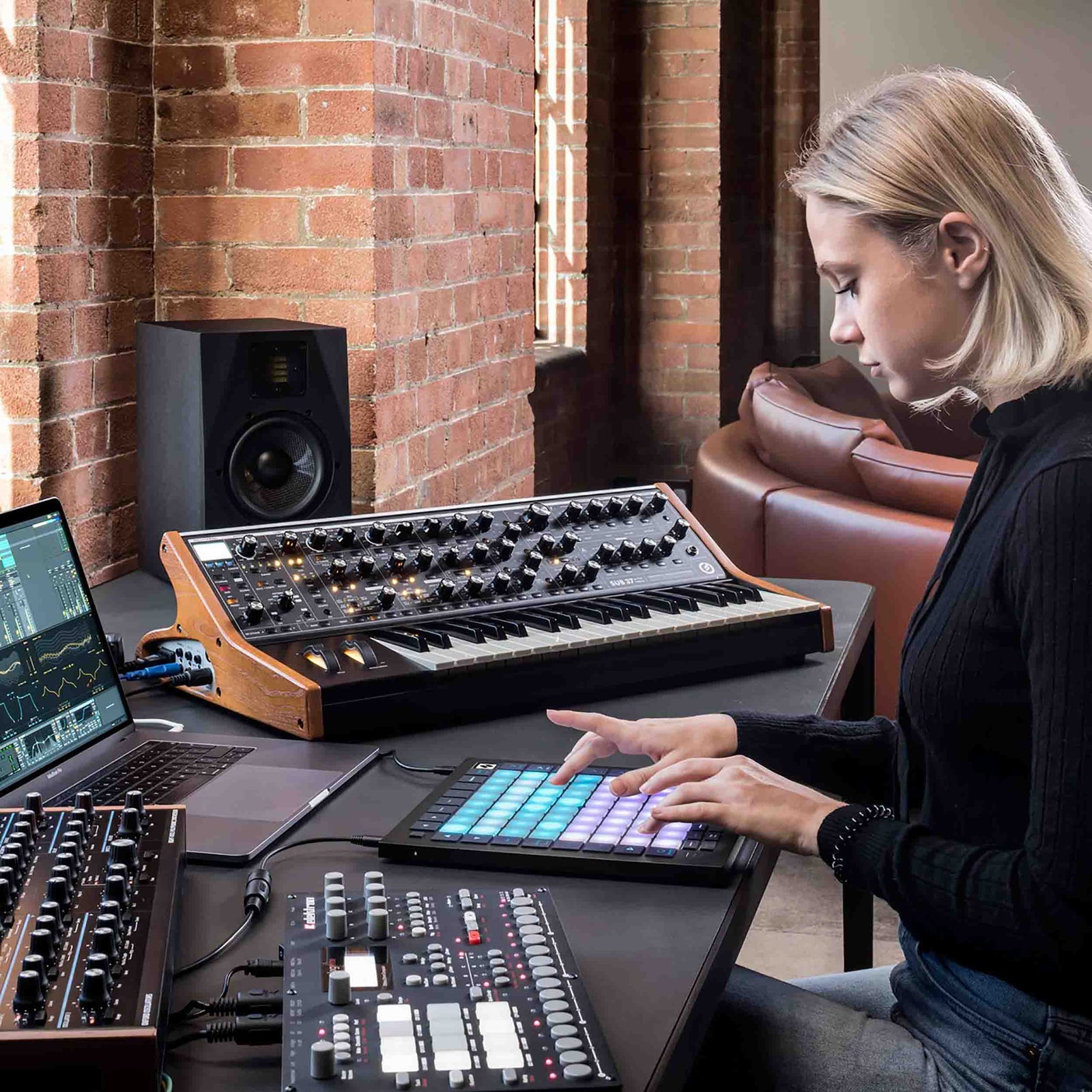 Novation LAUNCHPAD-PRO MIDI Controller and Grid Instrument by Novation