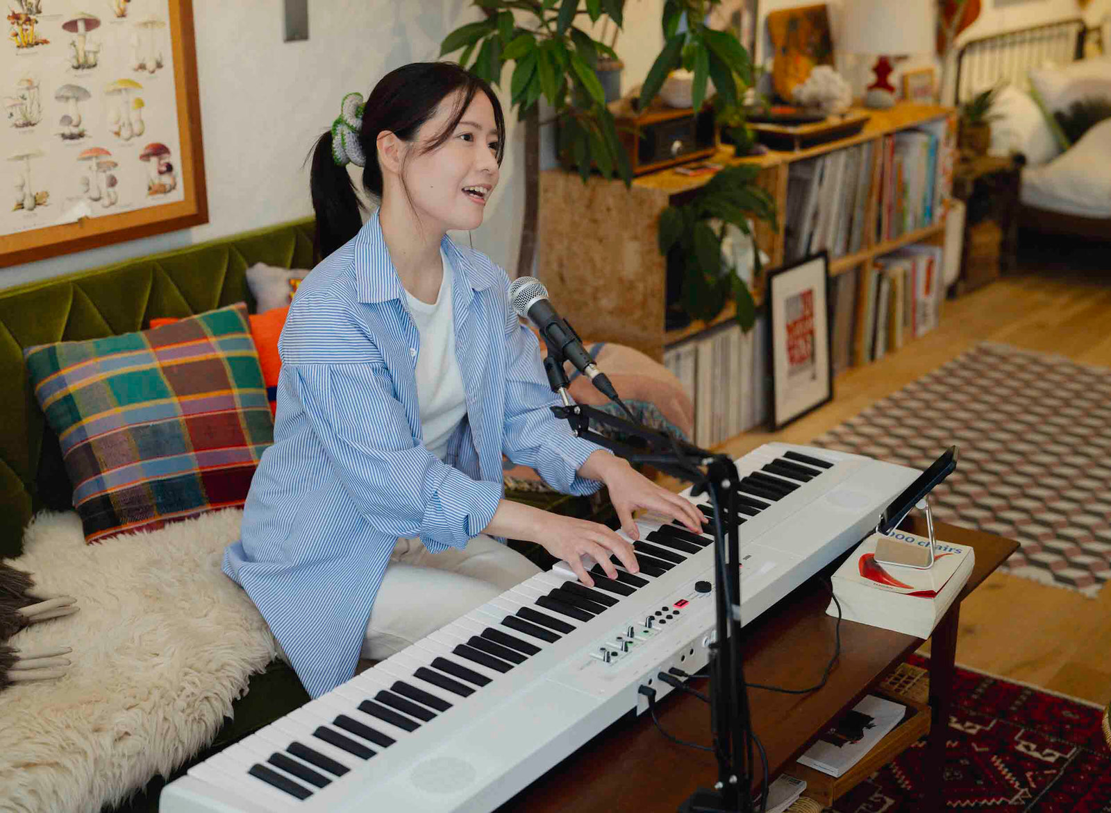 Korg L1LIVE 88-Key Digital Piano with Mic by Korg