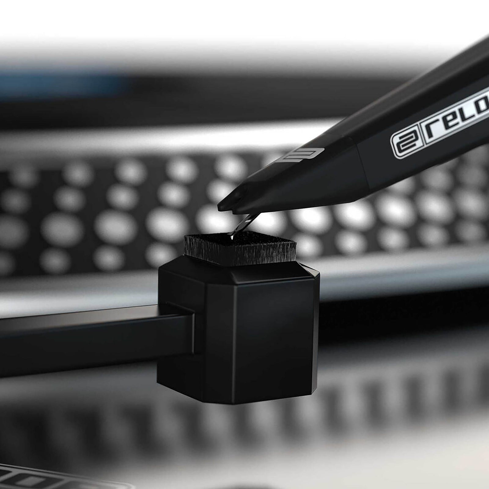 Reloop Premium Stylus Brush for Turntable Needles by Reloop