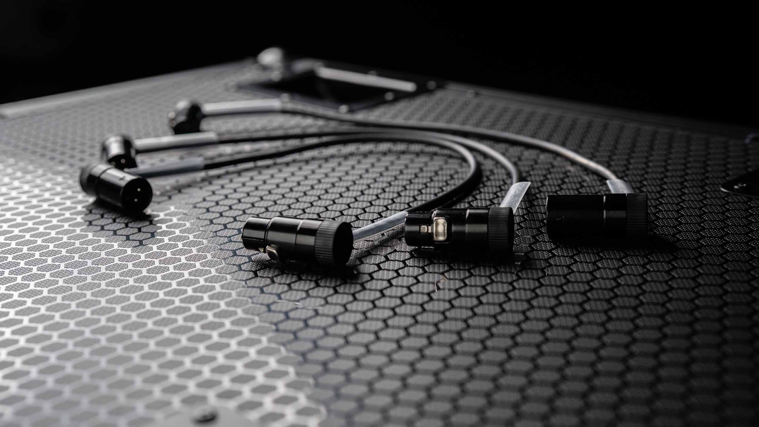 Tour Konnect T-R-MICLP5, 5 Ft Mic Cable with 90 Degree Low Profile Connectors - Adjustable Cable Orientation in Retail Packaging by Tour Konnect