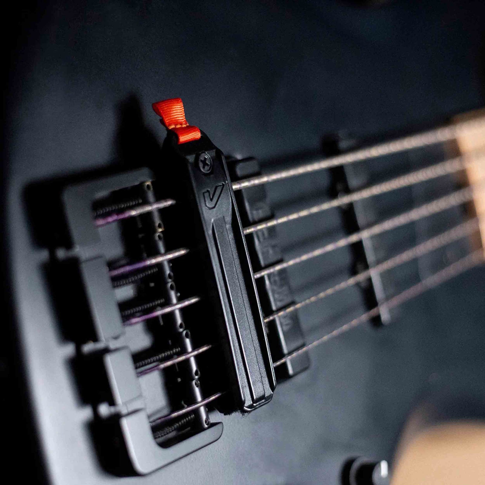 Gruv Gear Fump Bridge String Muter , 4-5 String, Black by Gruv Gear