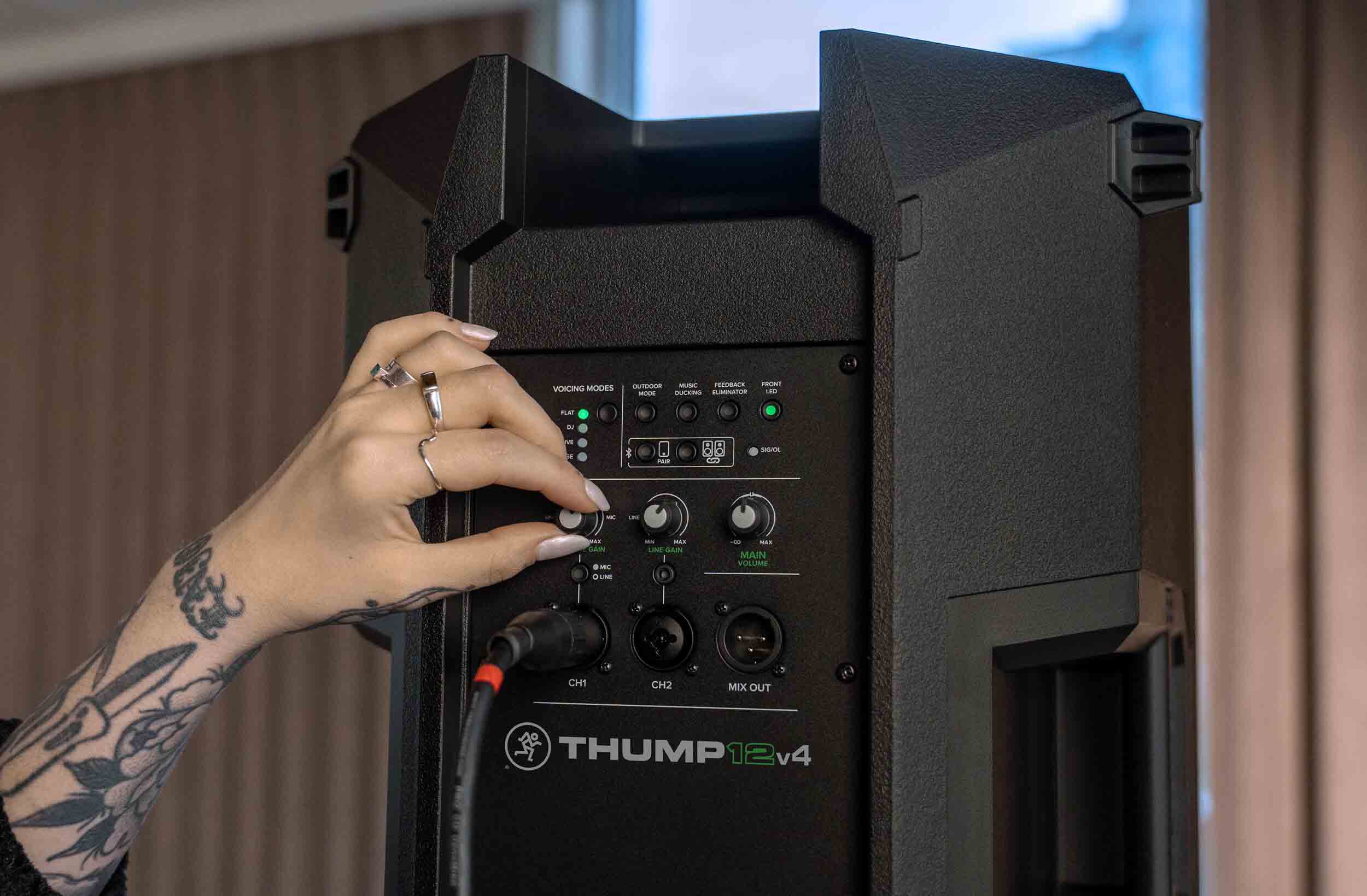 Mackie Thump12v4, 12-Inch Professional Powered Loudspeaker with SoundCheck DSP and Bluetooth by Mackie