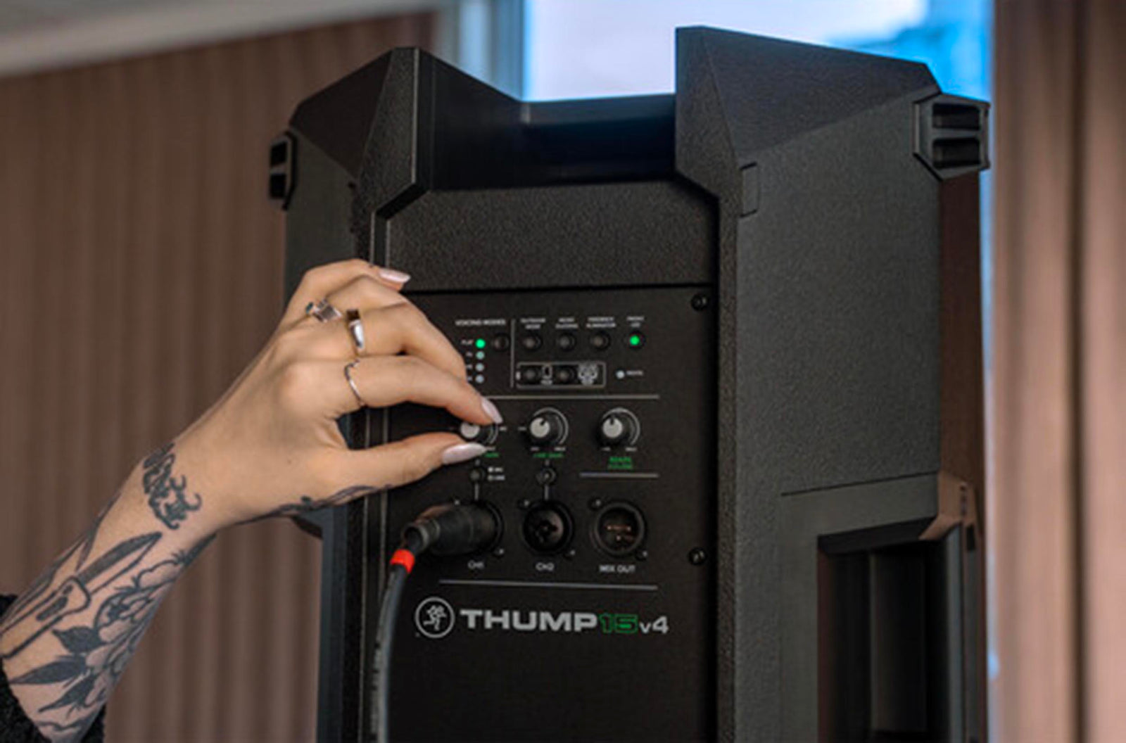 Mackie Thump15v4 Professional 15-Inch Powered Loudspeaker with SoundCheck DSP and Bluetooth by Mackie
