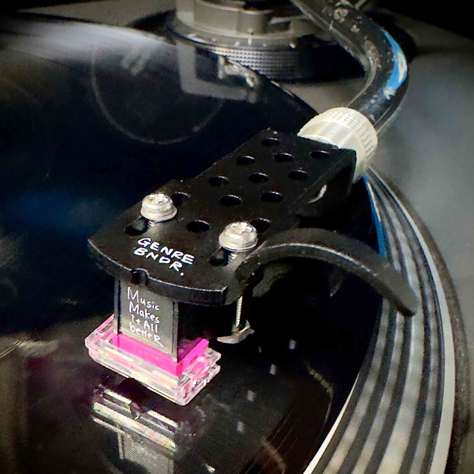 Jico J-AAC0908 Omina GENRE BNDR Better Cartridge with DVS Stylus, Mounted on Headshell