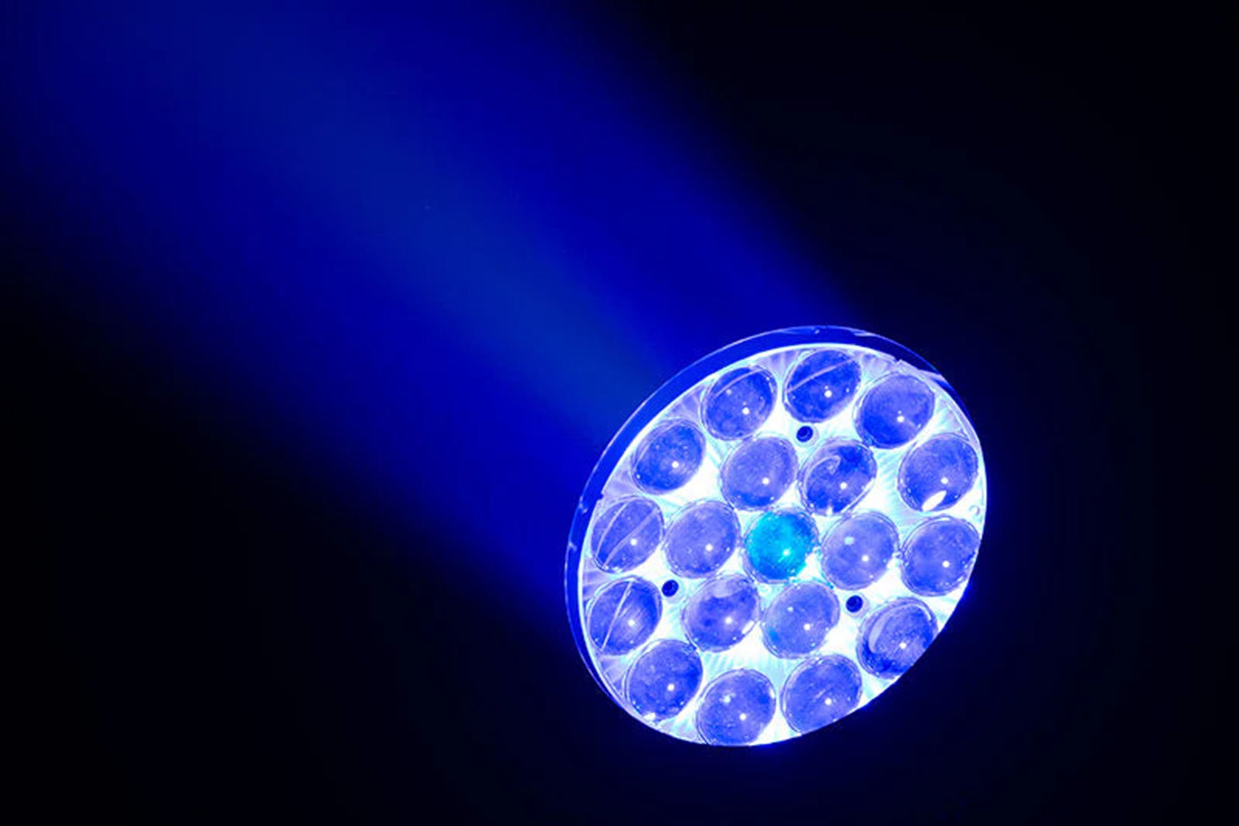 Eliminator Lighting Mega Par Z Wash 19x15W RGBW 4-in-1 LED Wash Fixture with Motorized 10°–60° Zoom
