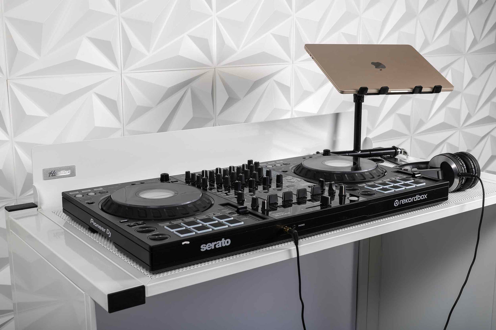 Headliner HL30081 Solana Portable DJ Booth with Carry Bag - White